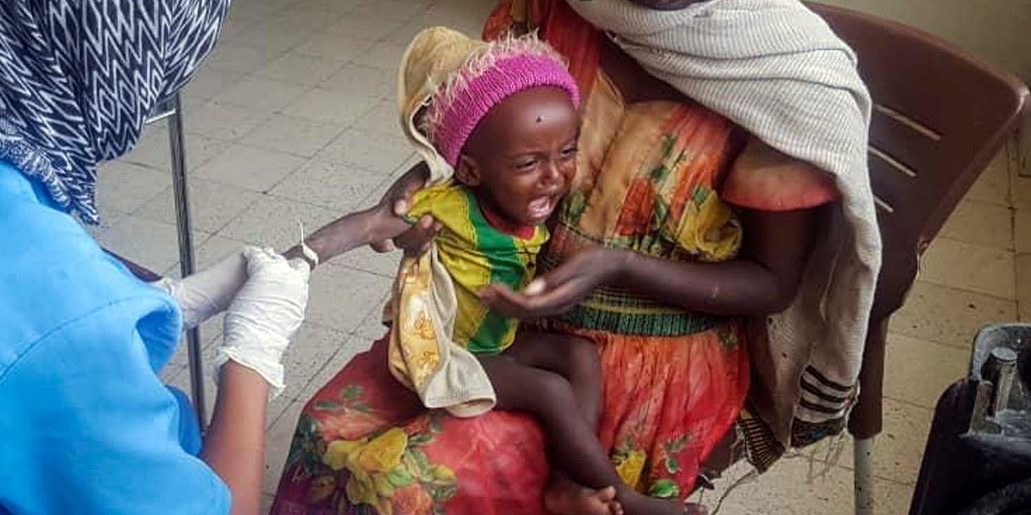 En ettåring behandlas för undernäring vid ett sjukhus i Mekele i Tigrayregionen i Etiopien tidigare i veckan.