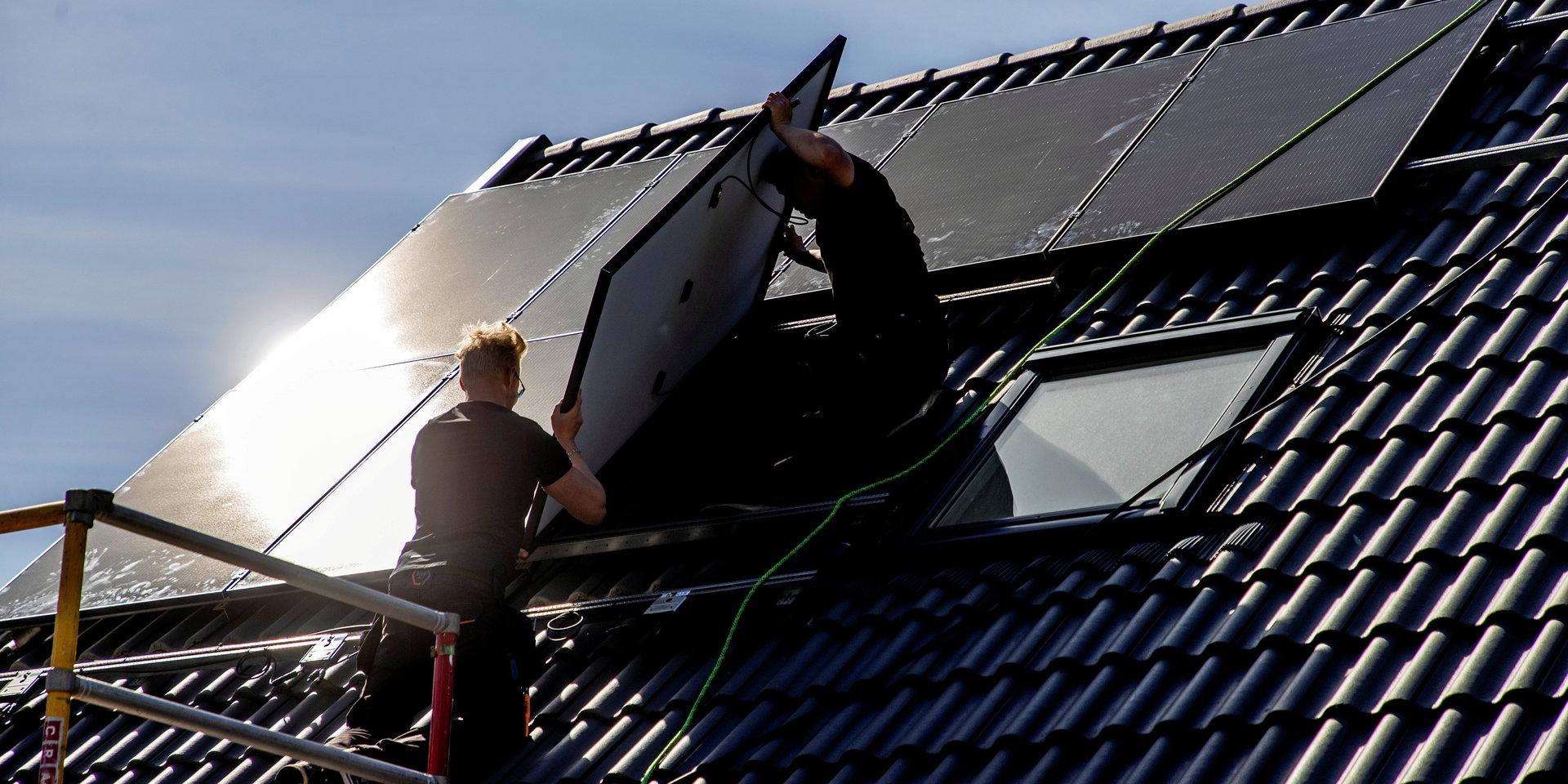 De som installerar solceller ska känna sig trygga och att deras installationer är godkända. I Halmstad ska det vara lätt att göra rätt, skriver tre företrädare för Halmstads Lokala Parti.