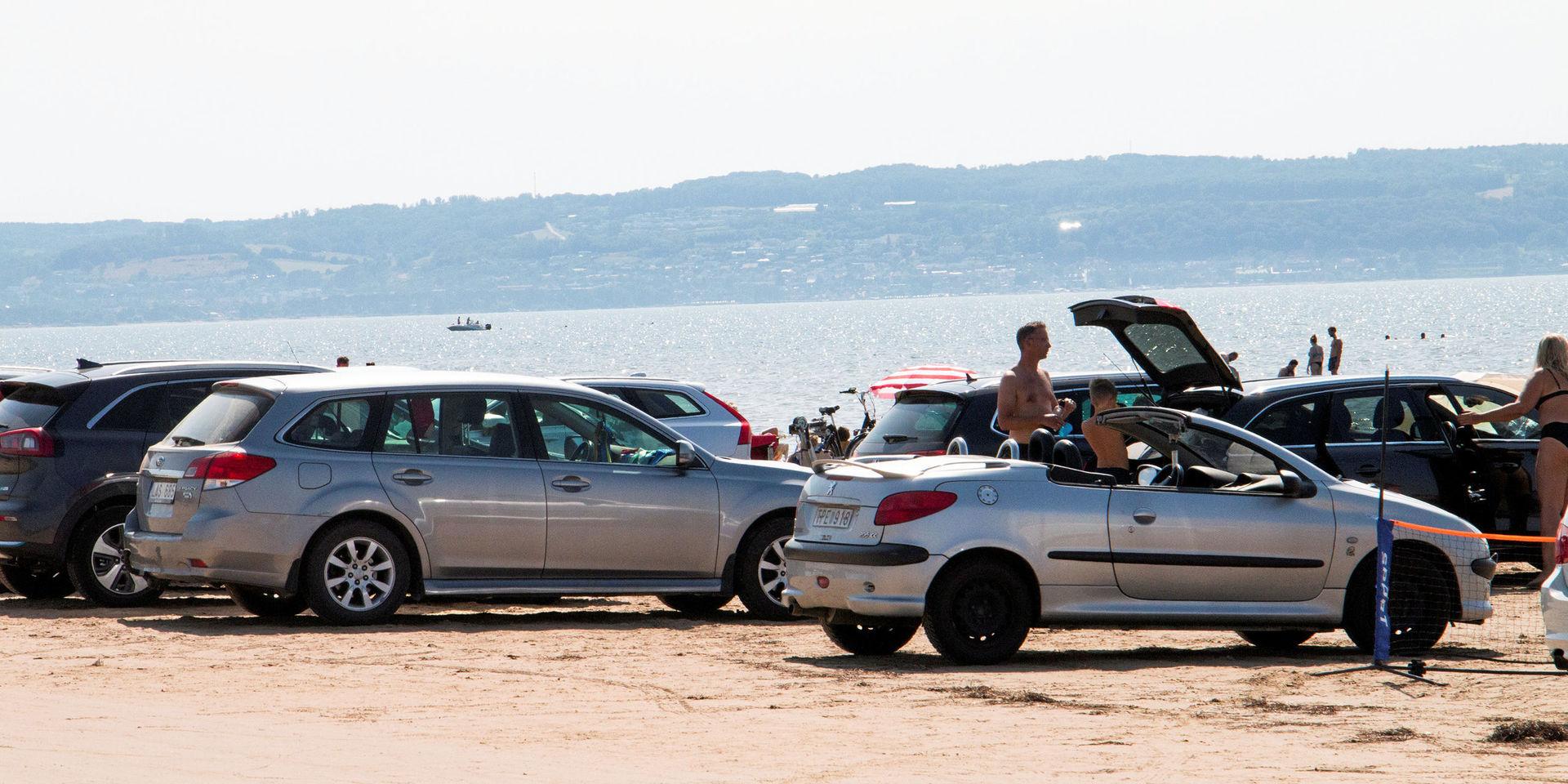Parkering på stranden i Mellbystrand är en ständig stridsfråga.