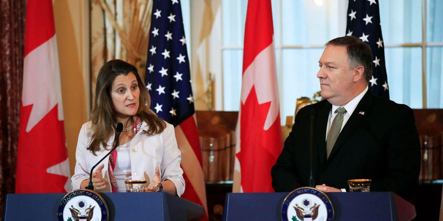 Kanadas utrikesminister Chrystia Freeland med sin amerikanske kollega Mike Pompeo.