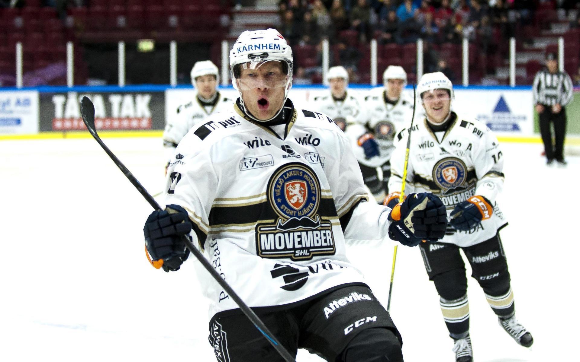 Växjös Alexander Johansson jublar under ishockeymatchen i SHL mellan Malmö Redhawks och Växjö 2015.