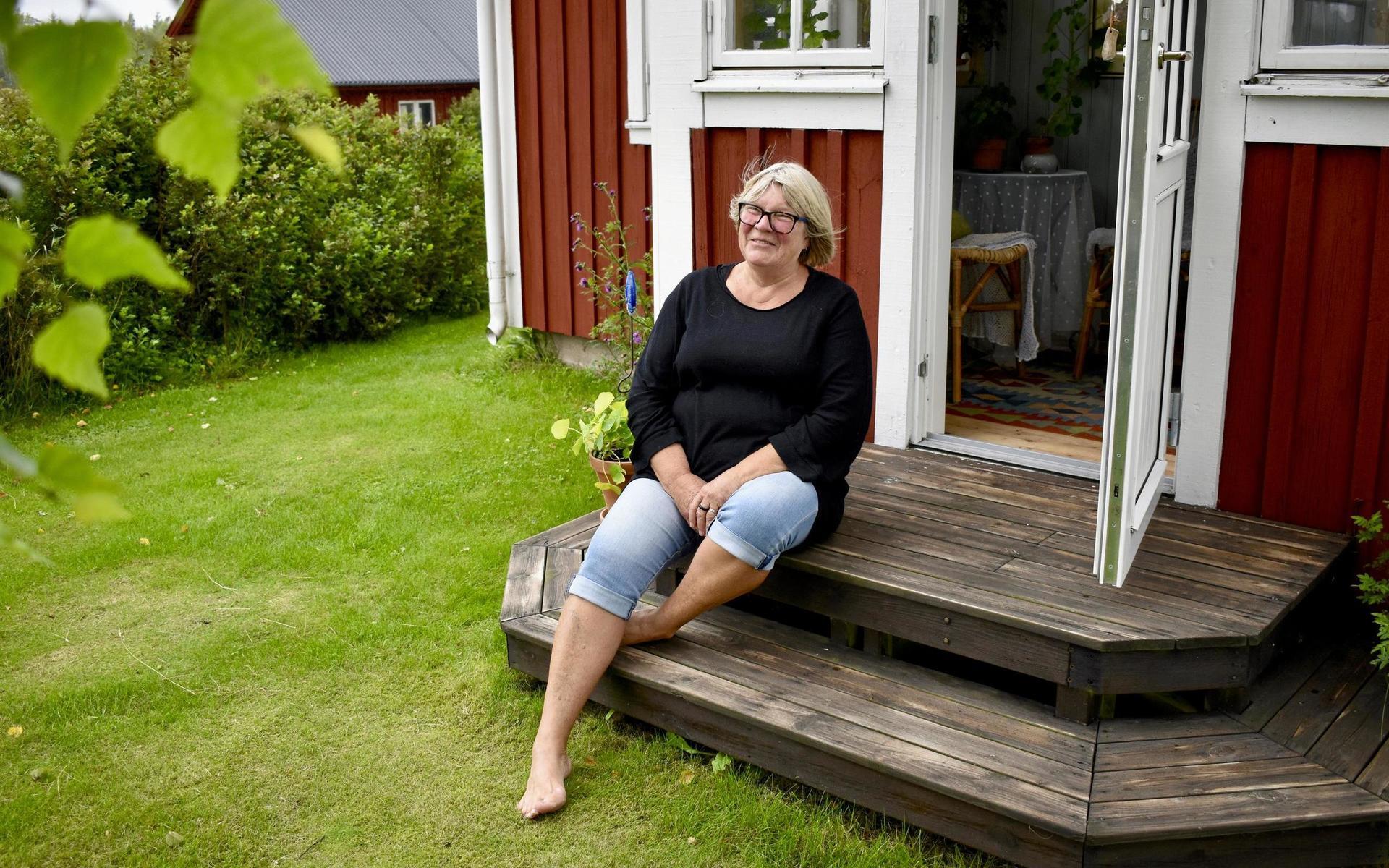 Marina Andersson trivs i sommarstugan i Förhult.