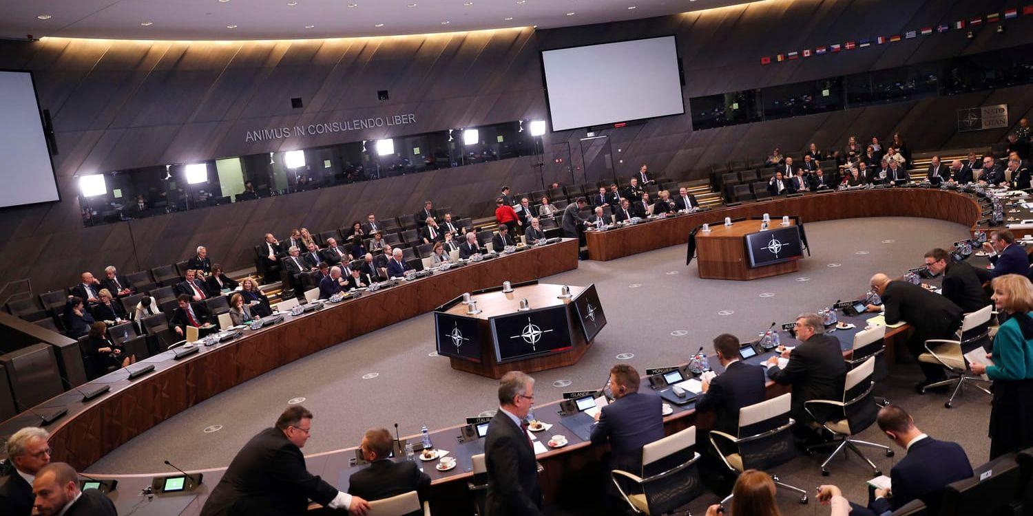 Natos utrikesministrar sitter samlade i Bryssel.