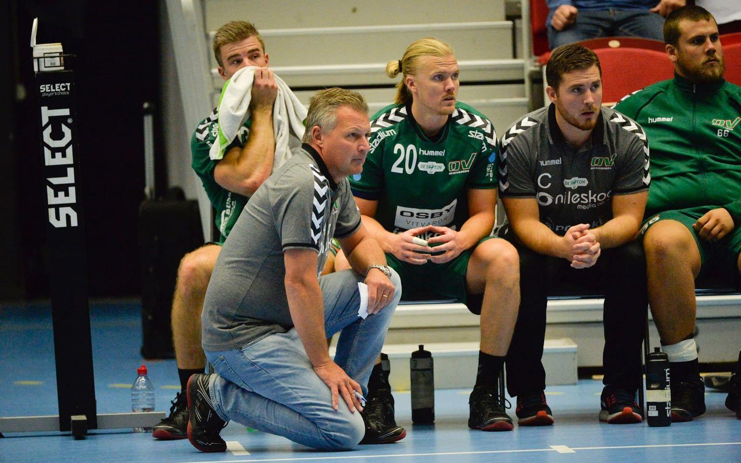 Väl förberedd. Drotts gamle guldtränare Ulf Sivertsson var tillbaka i Halmstad arena med sitt nya lag, favorittippade Helsingborg. Och ”Tubbi” hade gjort läxan. OV hade svar på samtliga frågor som Drott ställde. Bild: Jari Välitalo