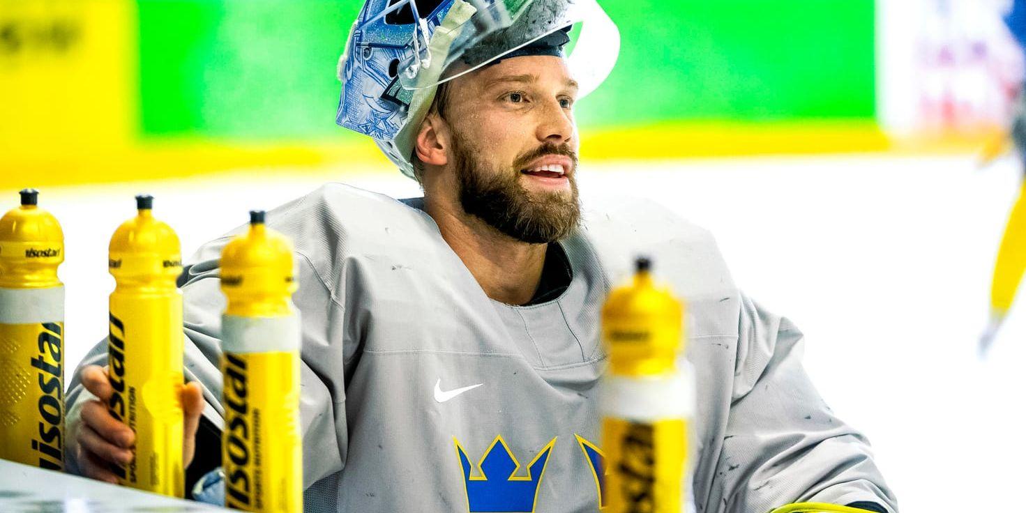 Tre Kronors målvakt Anders Nilsson under fredagens träningspass. På lördag väntar USA för Sverige i VM-semifinalen i Köpenhamn.