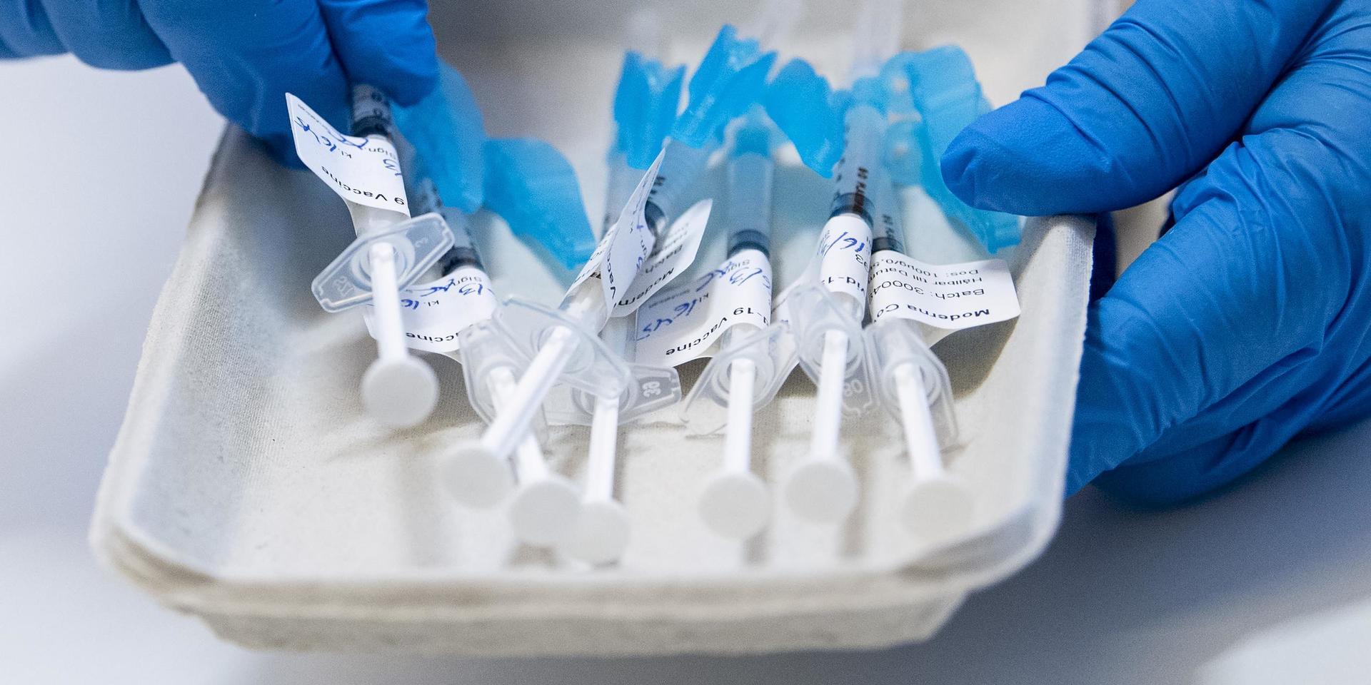 Sveriges chanser att nå vaccinmålet ser ut att gå upp i rök.