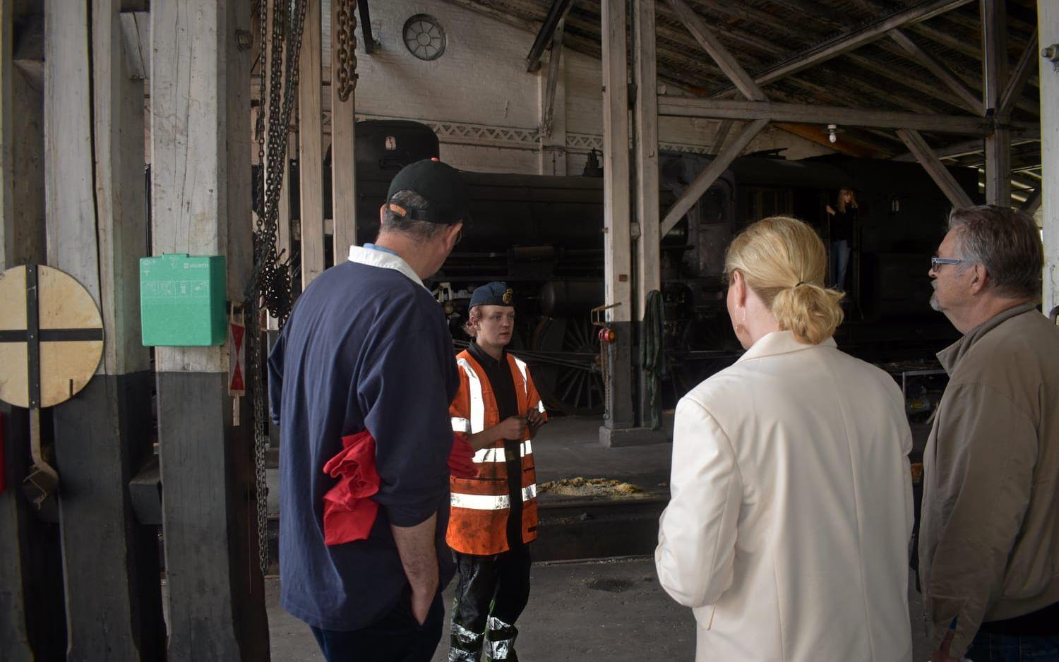 Kulturminister Jeanette Gustafsdotter var på besök i Hylte under fredagen, där hon bland annat besökte Järnvägsmuseet i Landeryd som i helgen ska anordna tågdagarna.