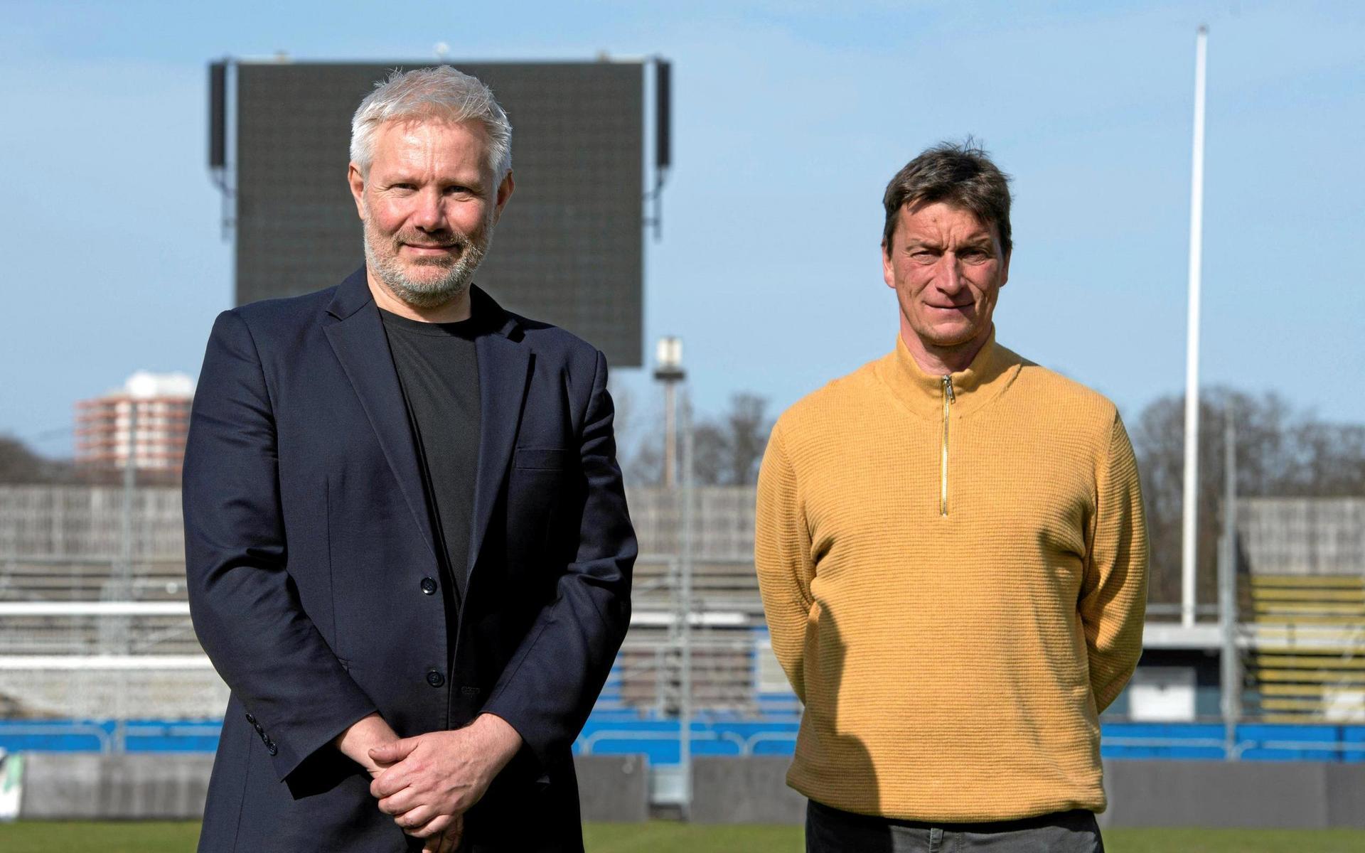 Leif Jönsson (höger) lämnar sin roll som klubbchef i Halmia efter fem år. Han stannar dock i föreningen och blir ny assisterande tränare för damlaget. 