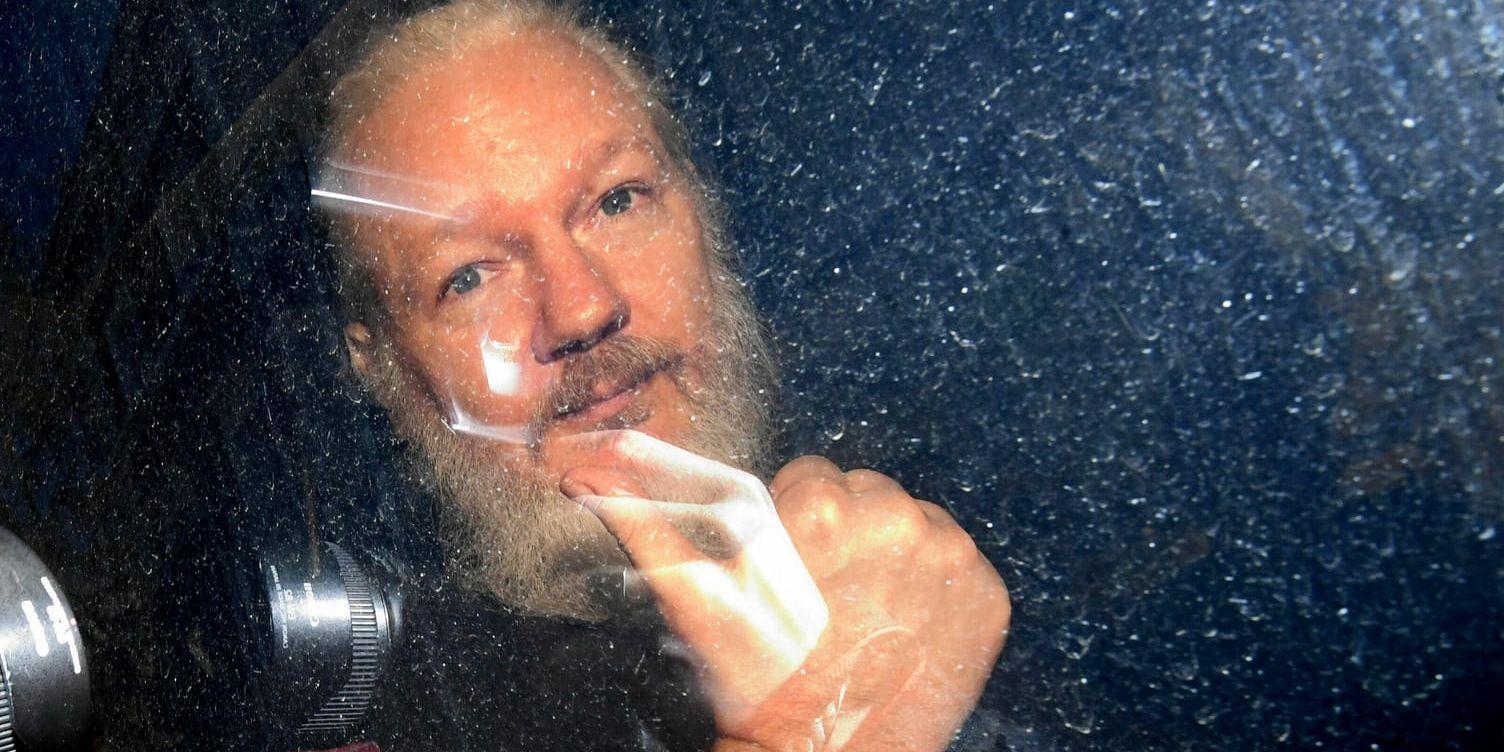 Julian Assange tvingas betala nio miljoner kronor för att ha anlitat egna rättsliga ombud.