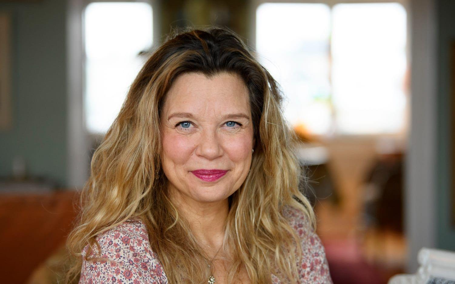 Författaren Emma Hamberg sommarpratade tidigare i år, och kommer till Halmstad med sin bok ”Au Pif! Franska recept och bagateller”.