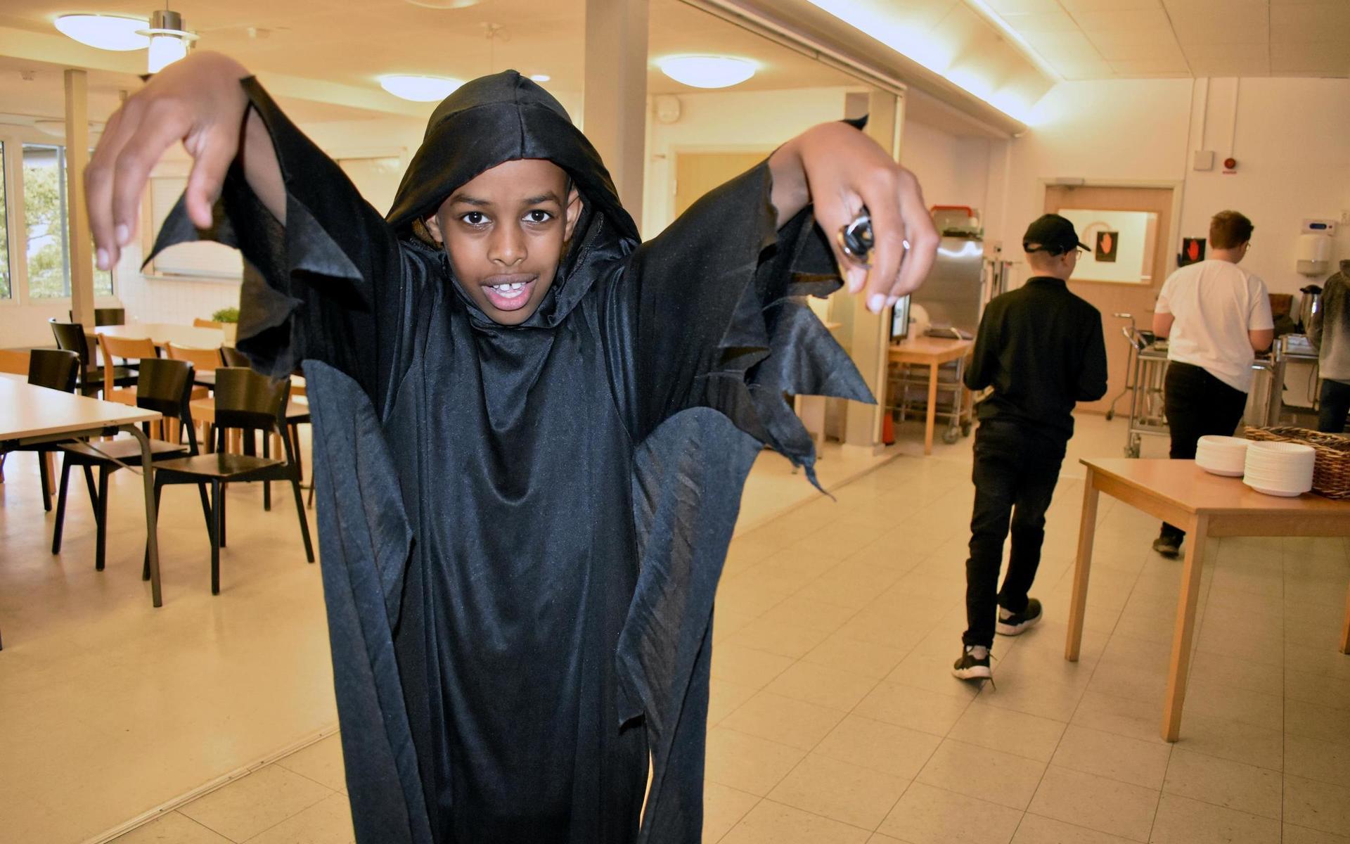Abdimalik Adan går i sjätte klass och blev på fredagen en spökliknande varelse.
