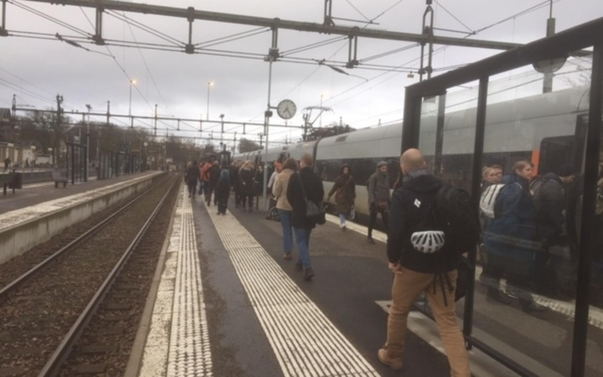 Ett kontaktledningsfel på måndagsmorgonen gör att tågen på Västkustbanan väntas bli försenade i stort sett hela dagen.