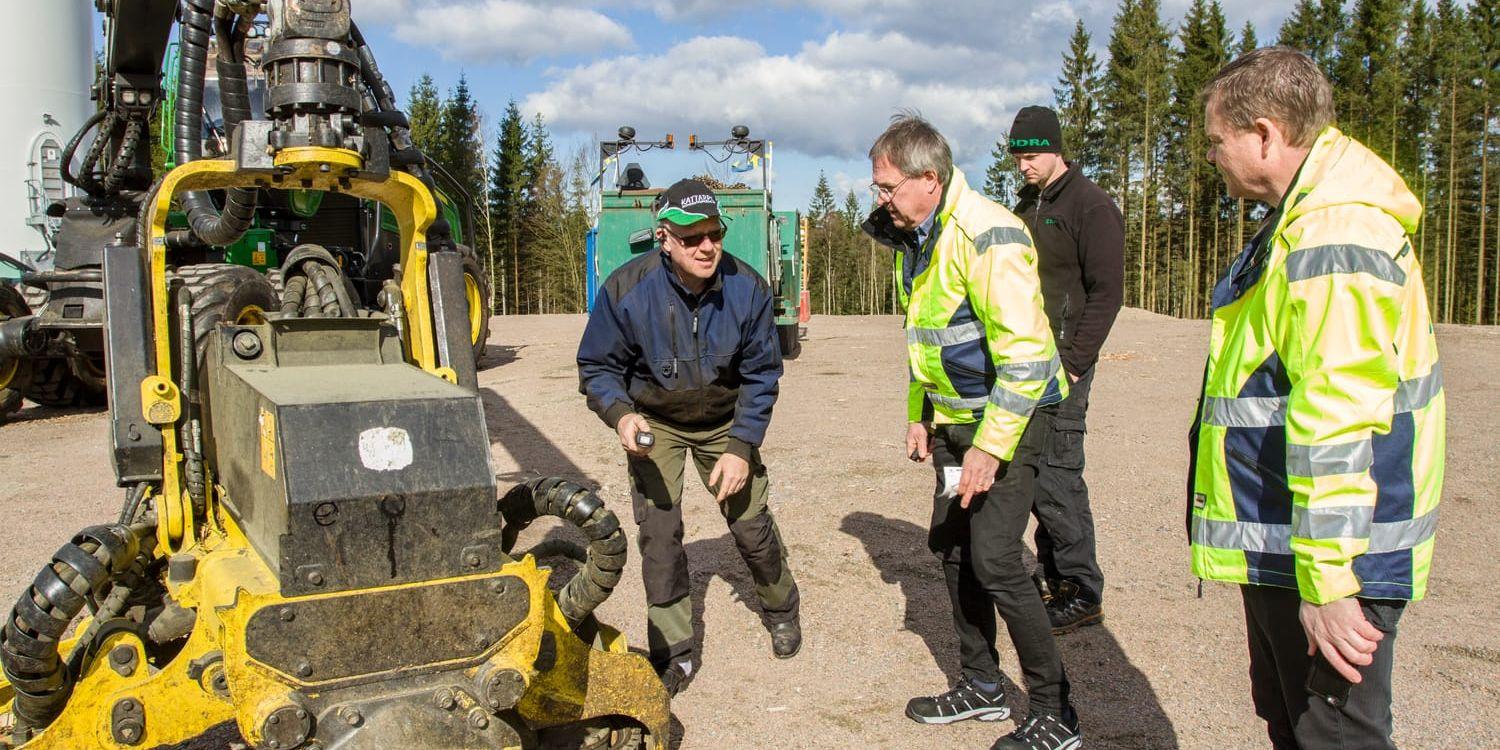 Säkrar upp. Jörgen Harrysson, Kattarps Skogsentreprenad, har larm på maskiner och i hallar. Bild: Kenny Hjälte