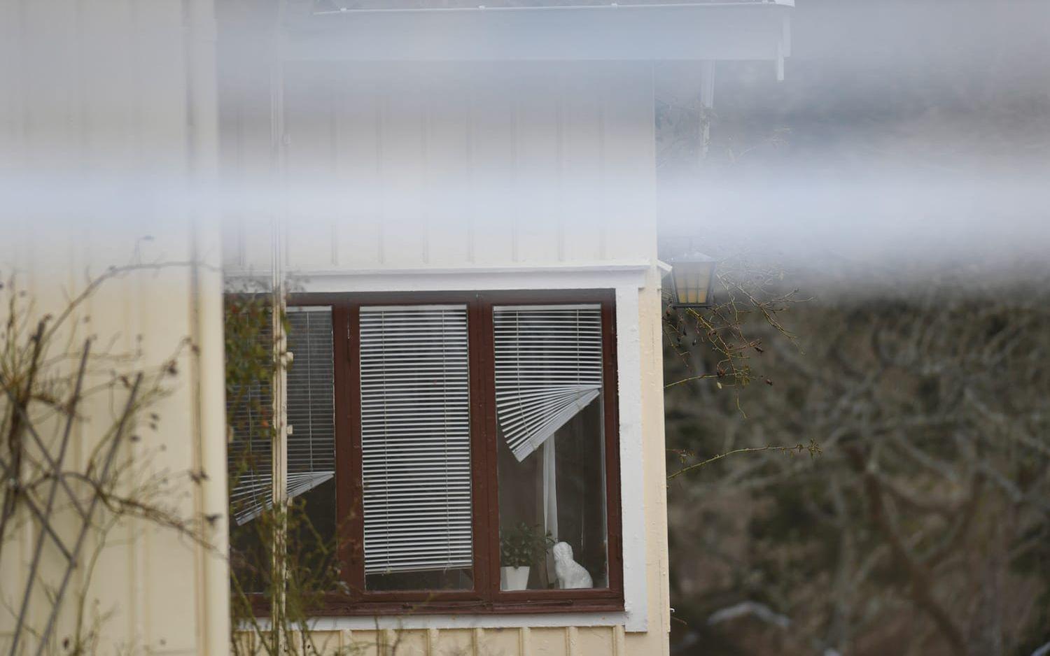 En kvinna hittades död i ett hus i Kungsbacka under tisdagseftermiddagen. Under natten mot onsdag anhölls en annan kvinna misstänkt för mord. FOTO: Robin Aron