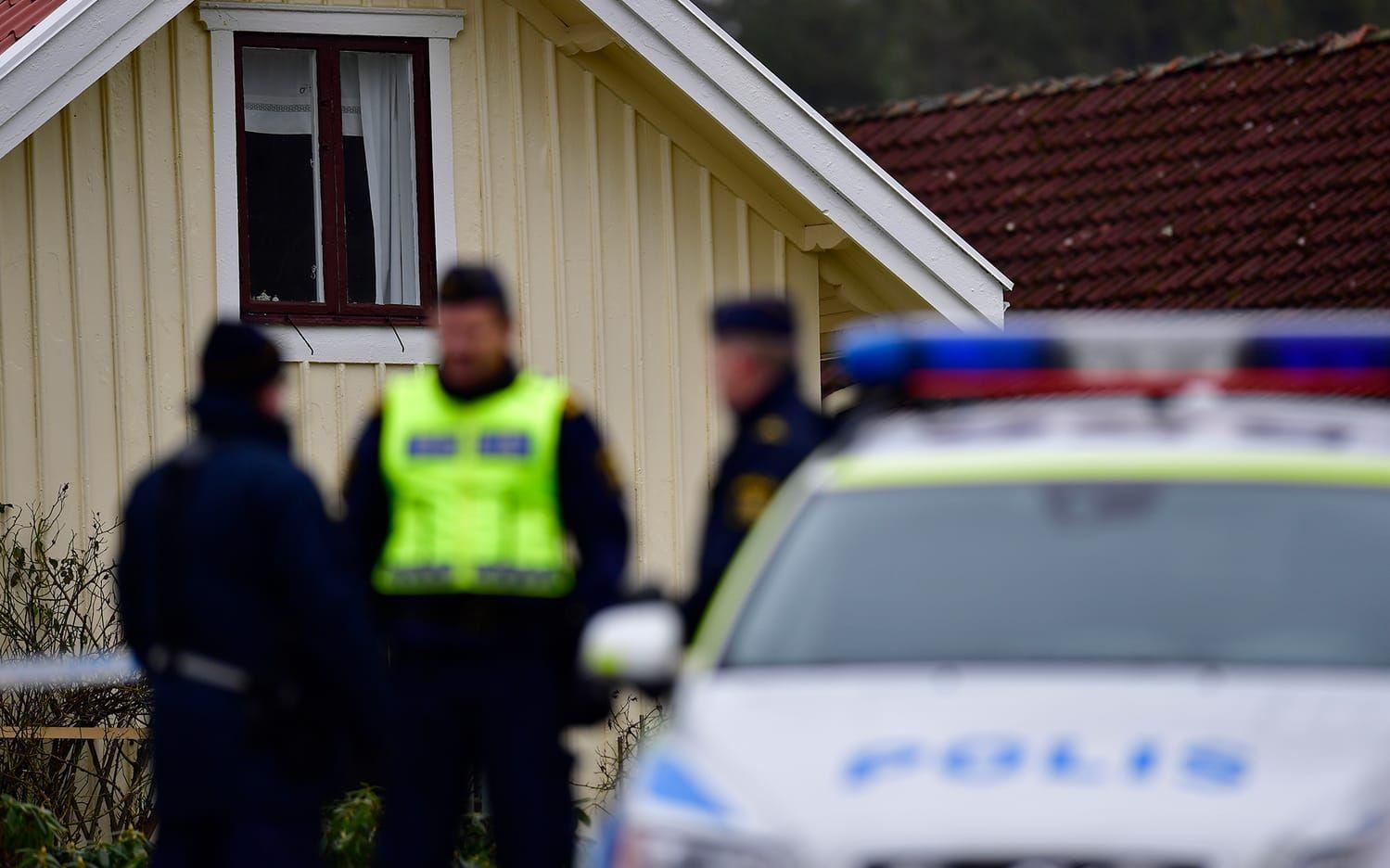 En kvinna hittades död i ett hus i Kungsbacka under tisdagseftermiddagen. Under natten mot onsdag anhölls en annan kvinna misstänkt för mord. FOTO: Robin Aron