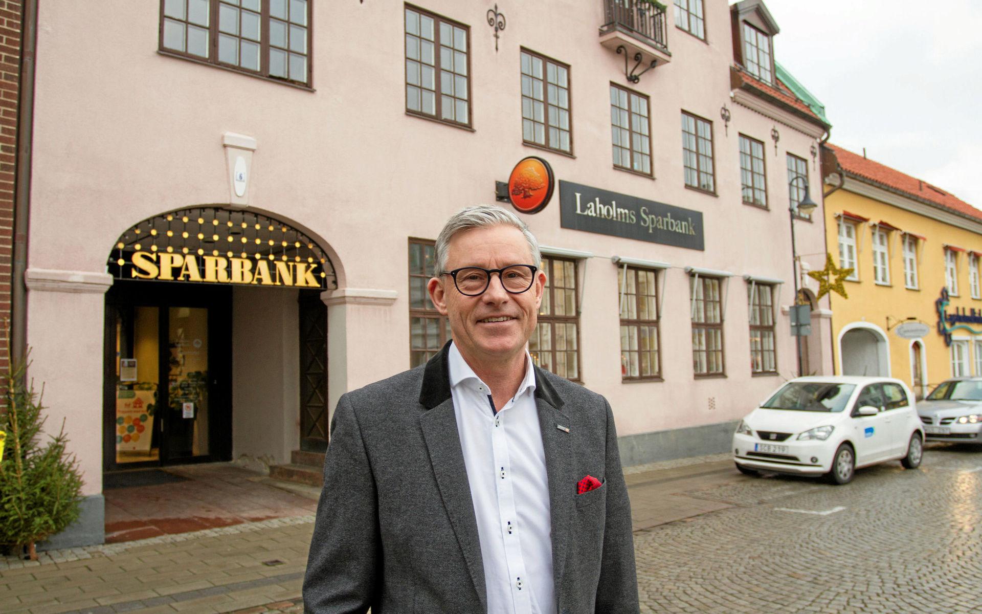 Lars-Göran Persson är vd för Laholms sparbank. På hans lönekonto trillade det in 1,7 miljoner kronor.