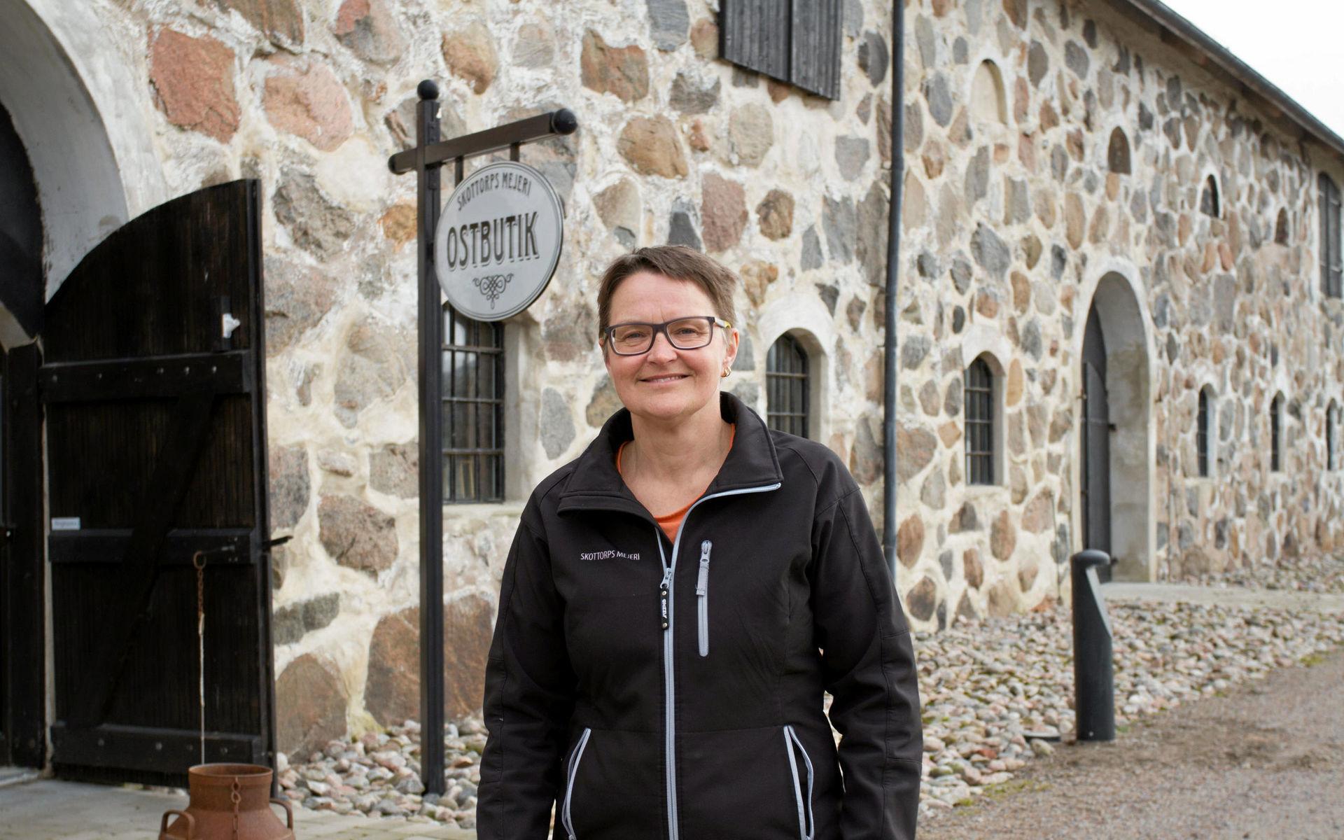 Ingmarie Müller-Uri sålde Skottorps slott och gjorde en kapitalvinst på 3,4 miljoner kronor. Den tidigare slottsfrun bor numera i Mellbystrand.