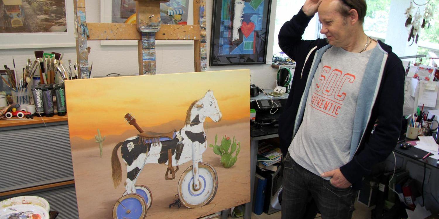 Hästtokig. Lennart Nilsson har börjat måla hästar, här med Sheriffen. I morgon öppnar han ateljén för Konstrundan.