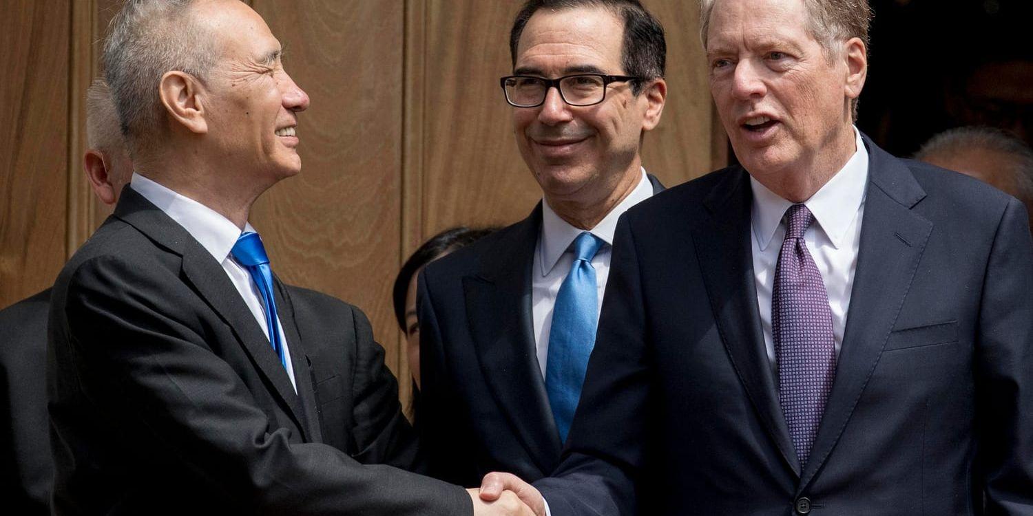 Från vänster: Kinas vice premiärminister Liu He, USA:s finansminister Steve Mnuchin och USA:s handelsrepresentant Robert Lighthizer efter fredagens omgång i handelssamtalen mellan länderna.
