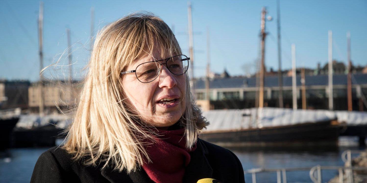Ombyggnationen av Södertälje kanal och sluss försenas i två år. Enligt Sjöfartsverkets generaldirektör Katarina Norén har entreprenörens arbetsmetoder inte fungerat.