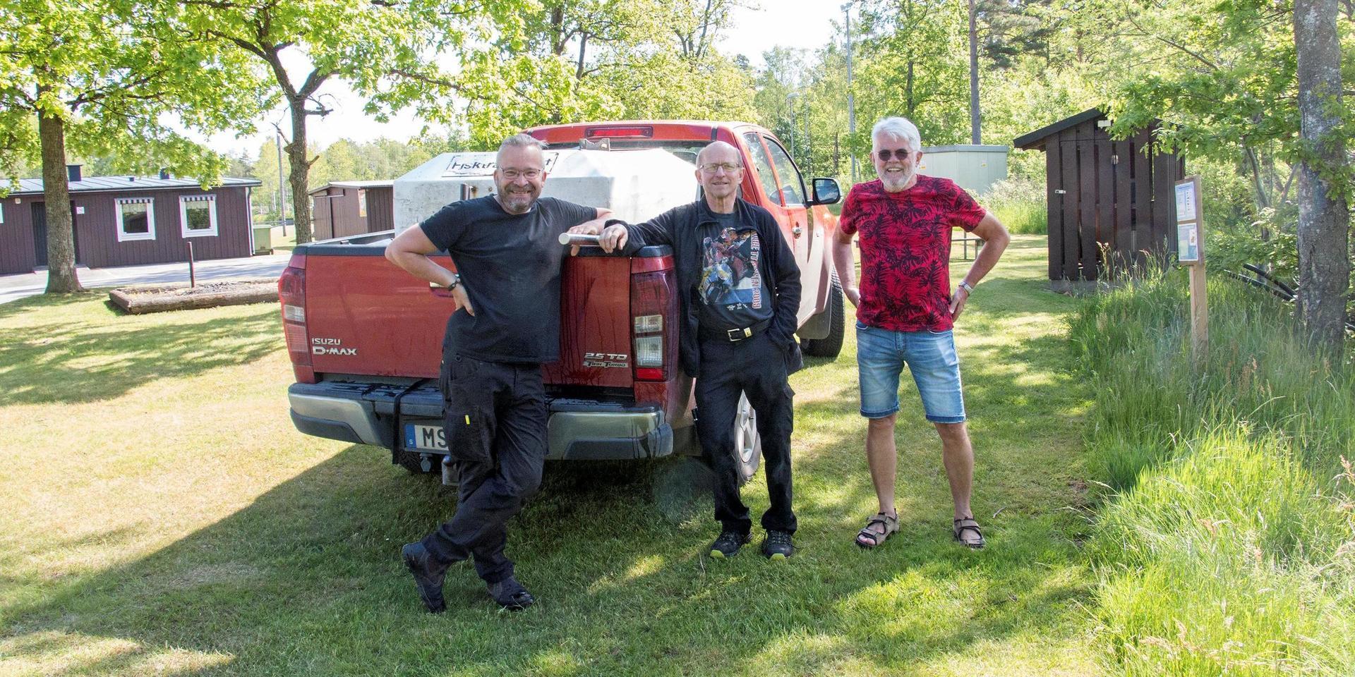 Johan Inghammar, Per-Sylve Åkesson och Tommy Gunnarsson åkte vidare från Flammabadet och planterade även ut en laddning öringar i Hjörneredssjön.