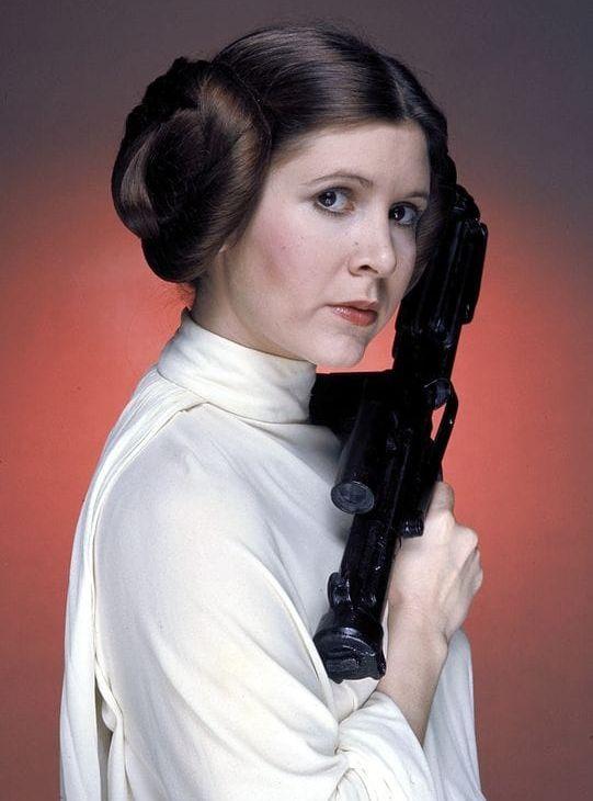 Carrie Fisher gick bort tisdagen den 27 december, 60 år gammal. Hon blev känd över hela världen som prinsessan Leia i George Lucas Star Wars-filmer.
