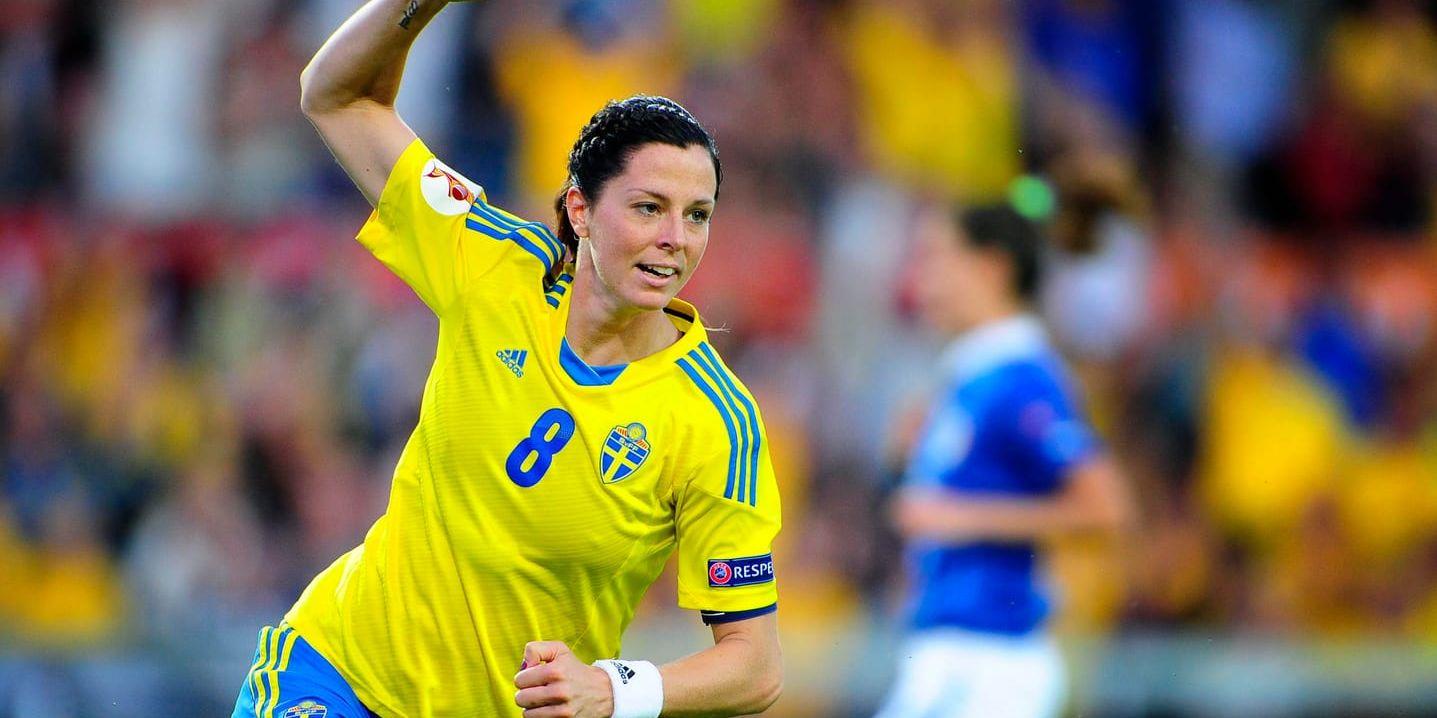 Lotta Schelin gjorde fem av sina 88 landslagsmål vid hemma-EM i Sverige 2013. Här jublar hon efter 2–0-målet i 3–1-gruppspelssegern mot Italien på Örjans vall i Halmstad.