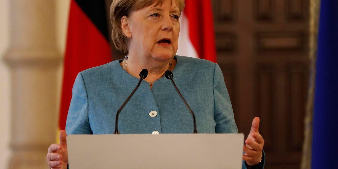 Pressen är hård på Tysklands förbundskansler Angela Merkel.