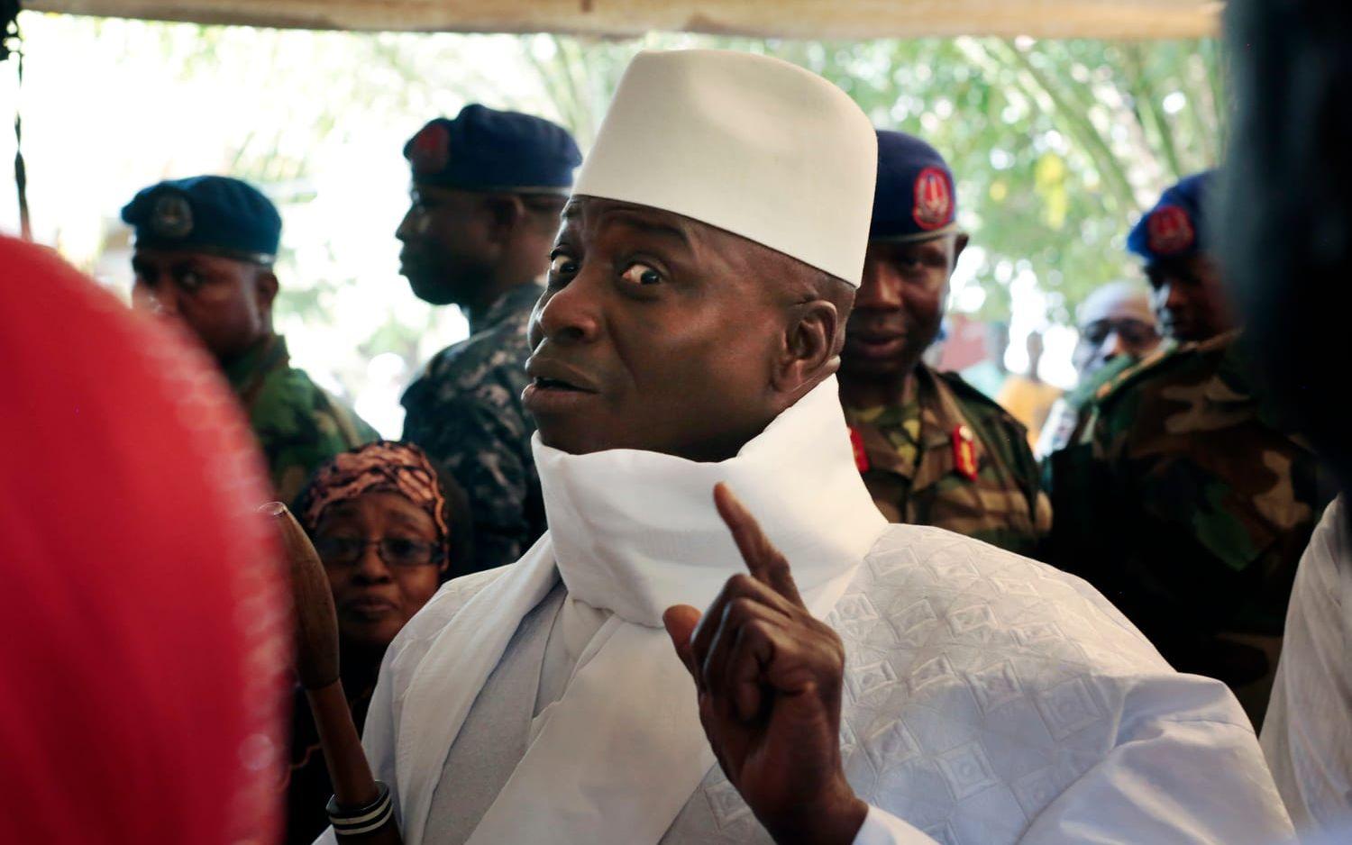 Bild: Jerome Delay/TT. Yahya Jammeh vägrar lämna ifrån sig makten som Gambias president.