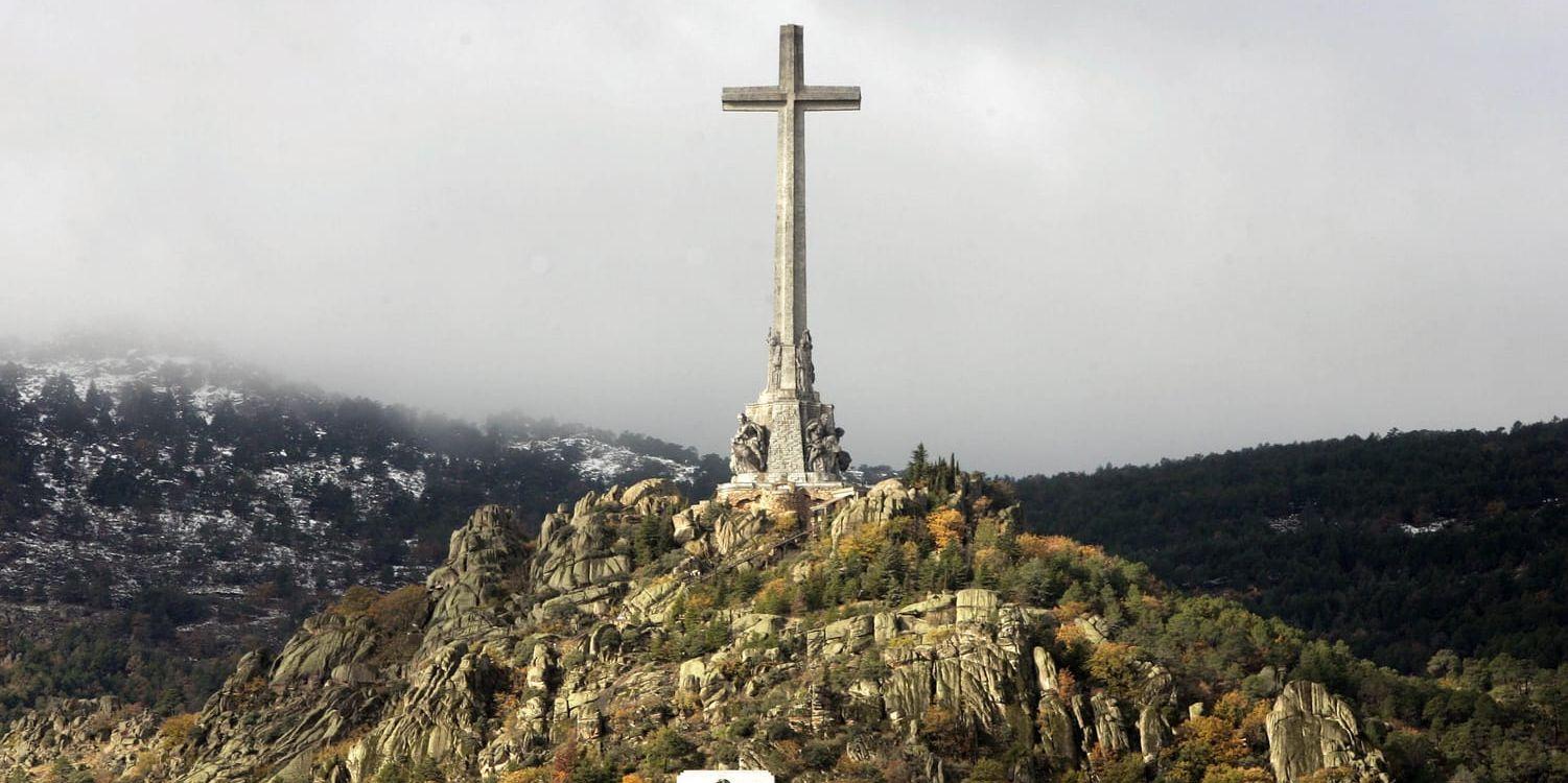 Monumentet vid De stupades dal (Valle de los Caídos) där Spaniens forne diktator Francisco Franco ligger begravd. Arkivbild.