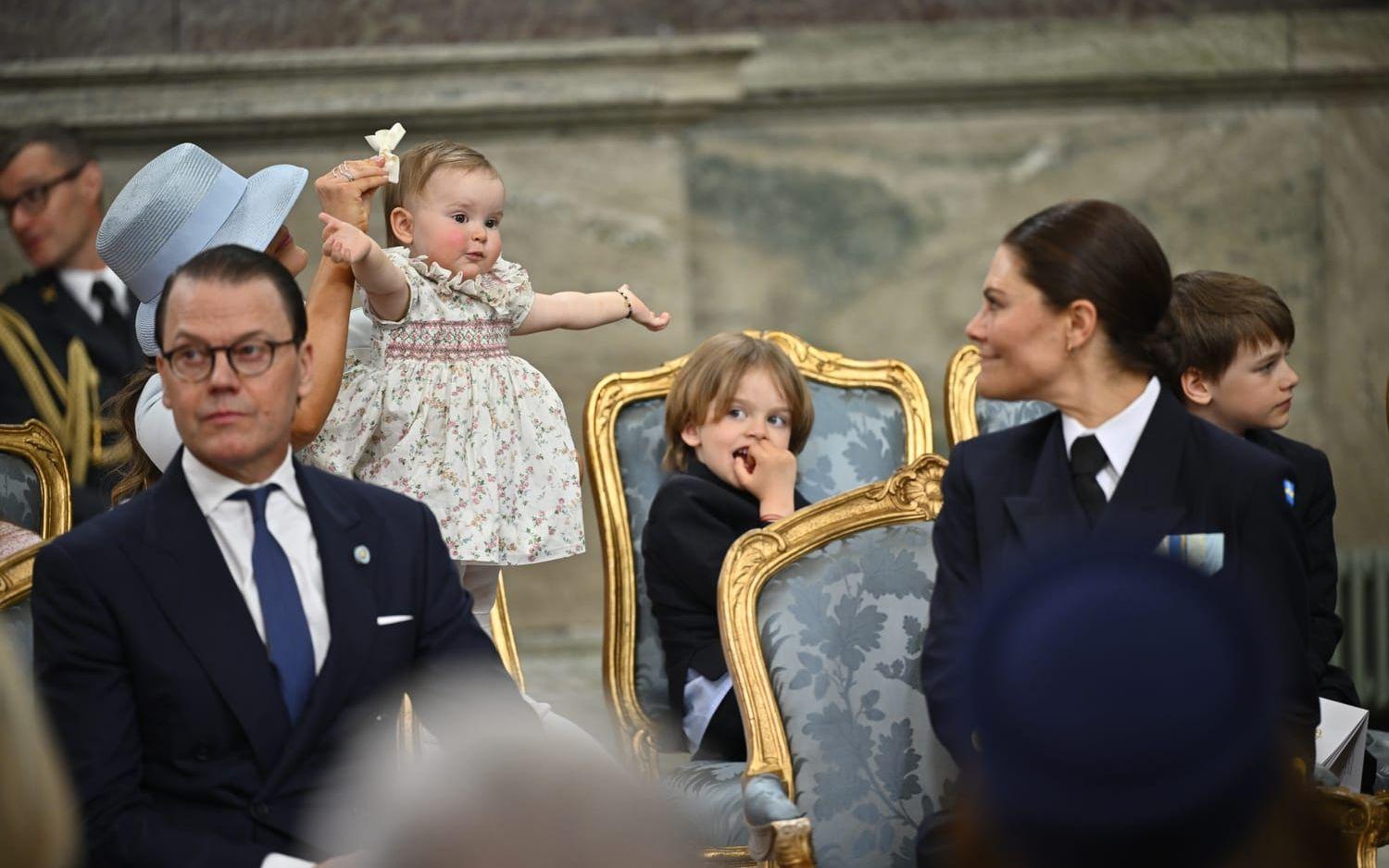 Kungabarnen med sina respektive och barn är på plats för firandet. Här prinsessan Ines i Slottskyrkan under tacksägelsegudstjänsten i Slottskyrkan.