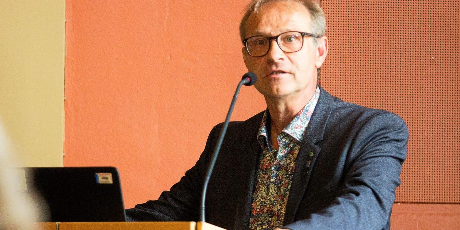 Ove Bengtsson – debattglad ordförande i talarstolen.