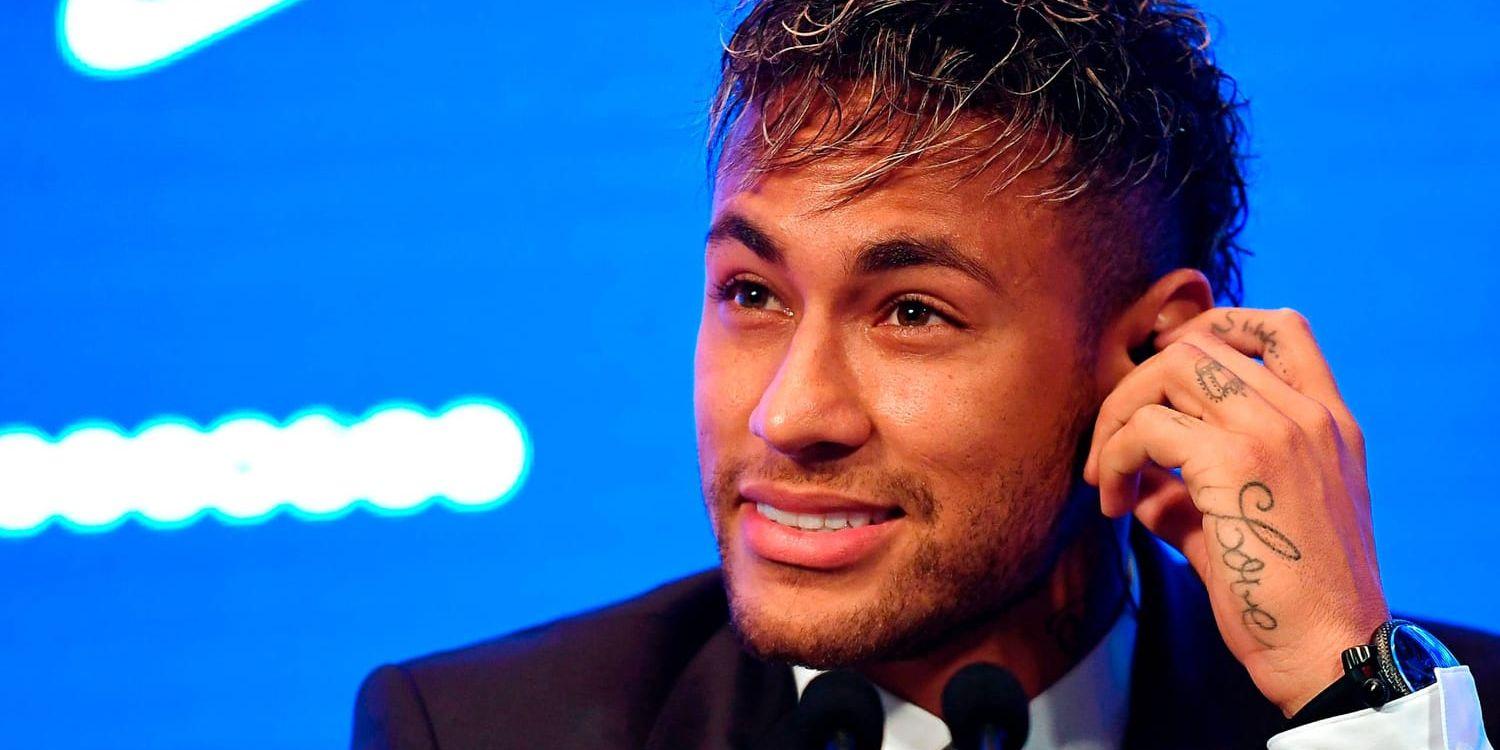 Neymar på presskonferensen.
