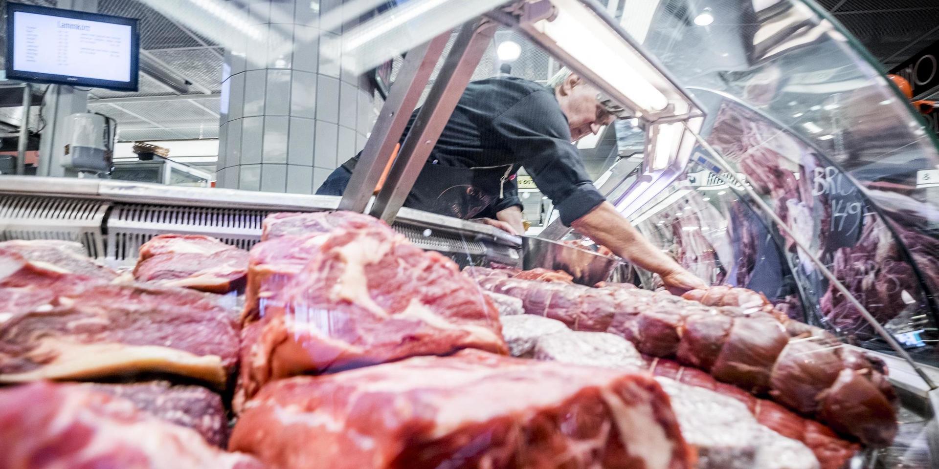 STOCKHOLM 2016-02-26
Kött  till försäljning i en köttdisk i Hötorgshallen 
Foto: Magnus Hjalmarson Neideman / SvD / TT / Kod 10078
** OUT DN, Dagens Industri (även arkiv)  **