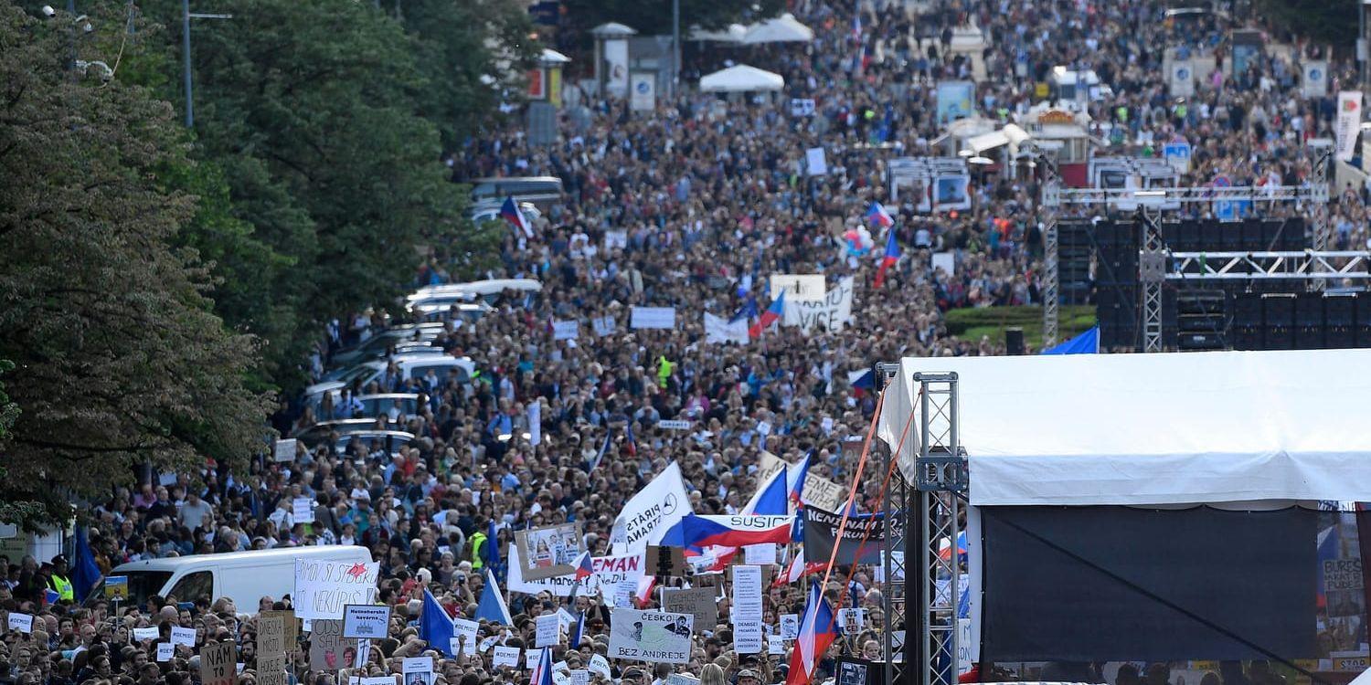 50 000 människor samlades i Prag för att visa sitt missnöje mot justitieminister Marie Benešová.