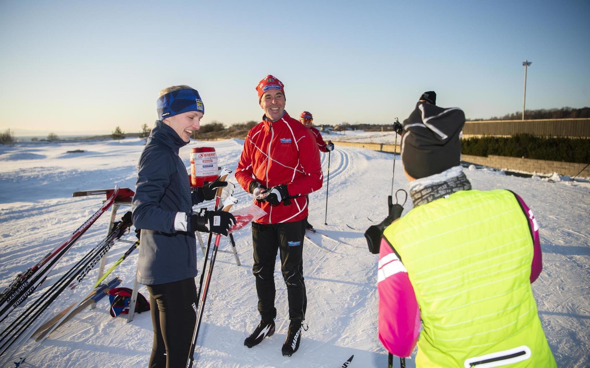 Vasaloppsvinnaren Staffan Larsson är på plats för att lära hallänningarna lite knep för att bli bättre skidåkare. Ringenäs skidarena