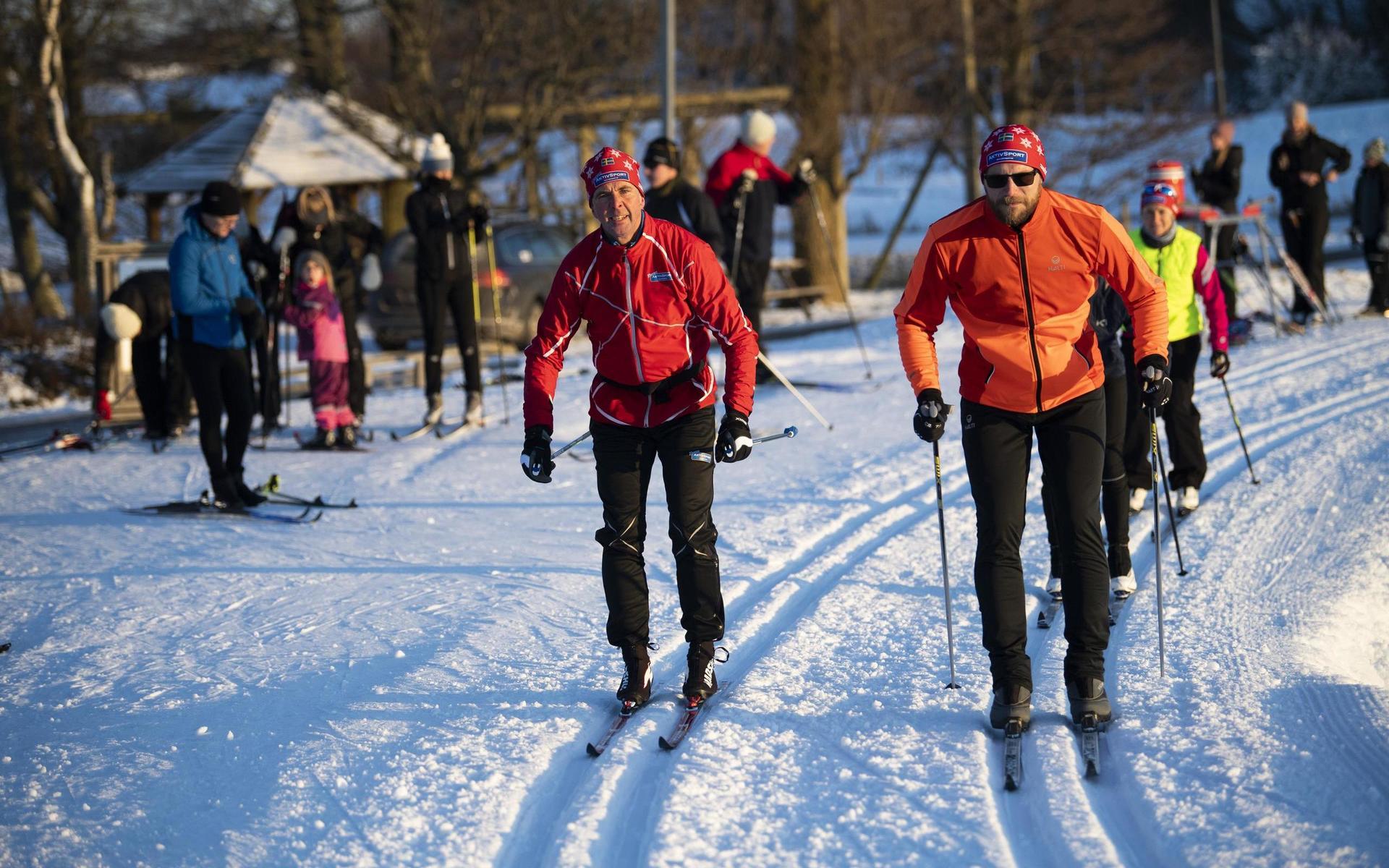 Vasaloppsvinnaren Staffan Larsson är på plats för att lära hallänningarna lite knep för att bli bättre skidåkare. Ringenäs skidarena