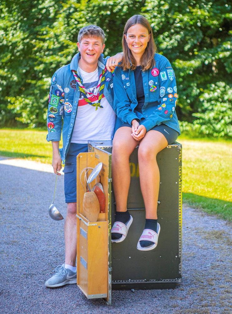 Lukas Tilmaz och Emilia Larvall är två av Gullbrandstorps Scoutkårs 60 deltagare som ska resa iväg. 