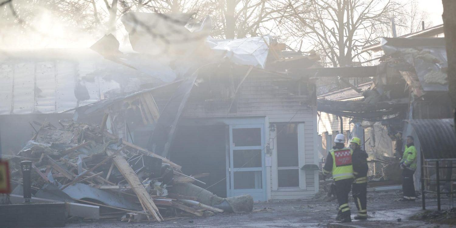 Äldreboendet Allégården i Tibro blev delvis förstört av en nattlig brand i januari. Nu pekar räddningstjänstens utredning på brister i brandskyddet.