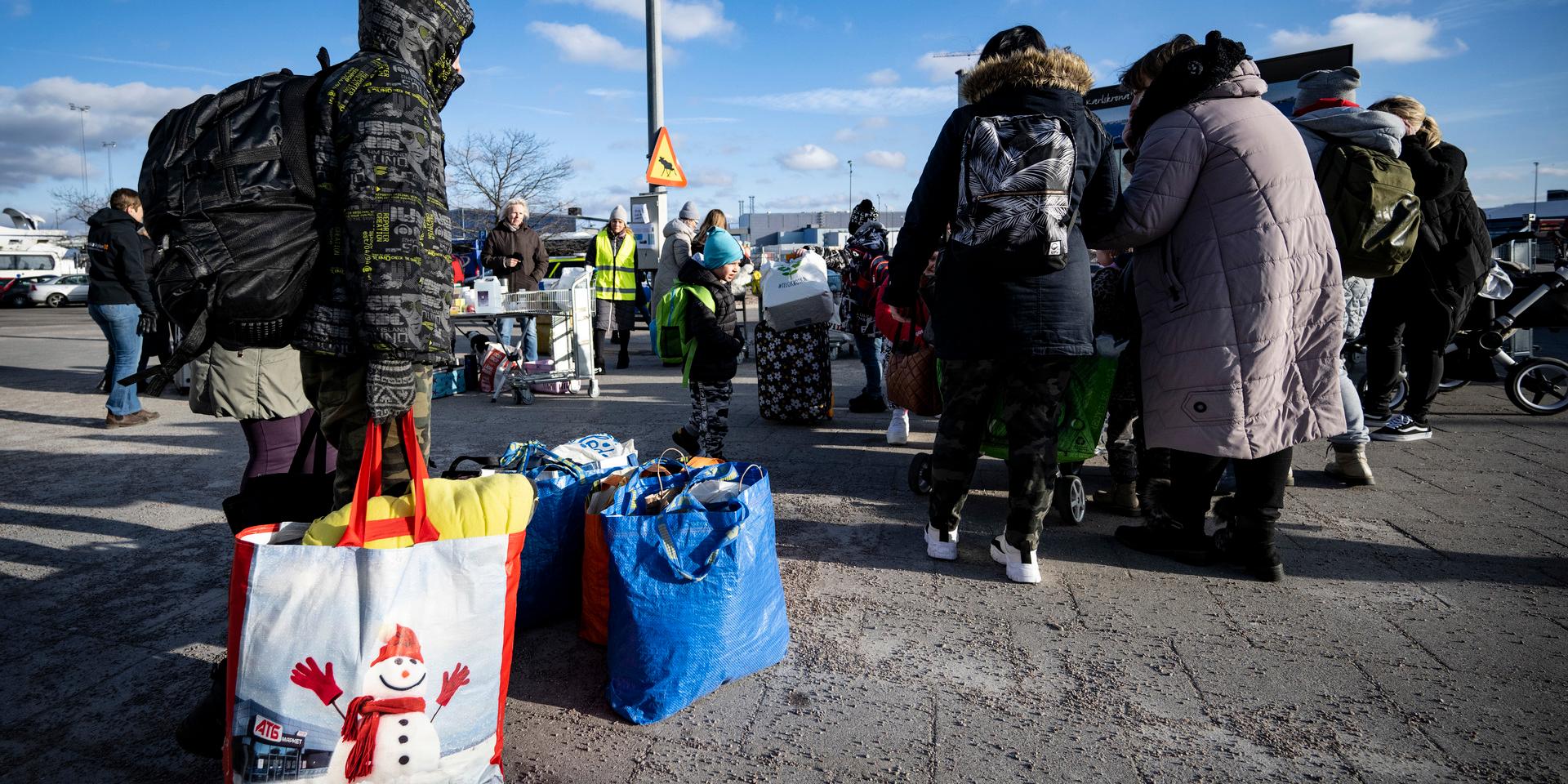 Ukrainska flyktingar som anlände till Karlskrona. 