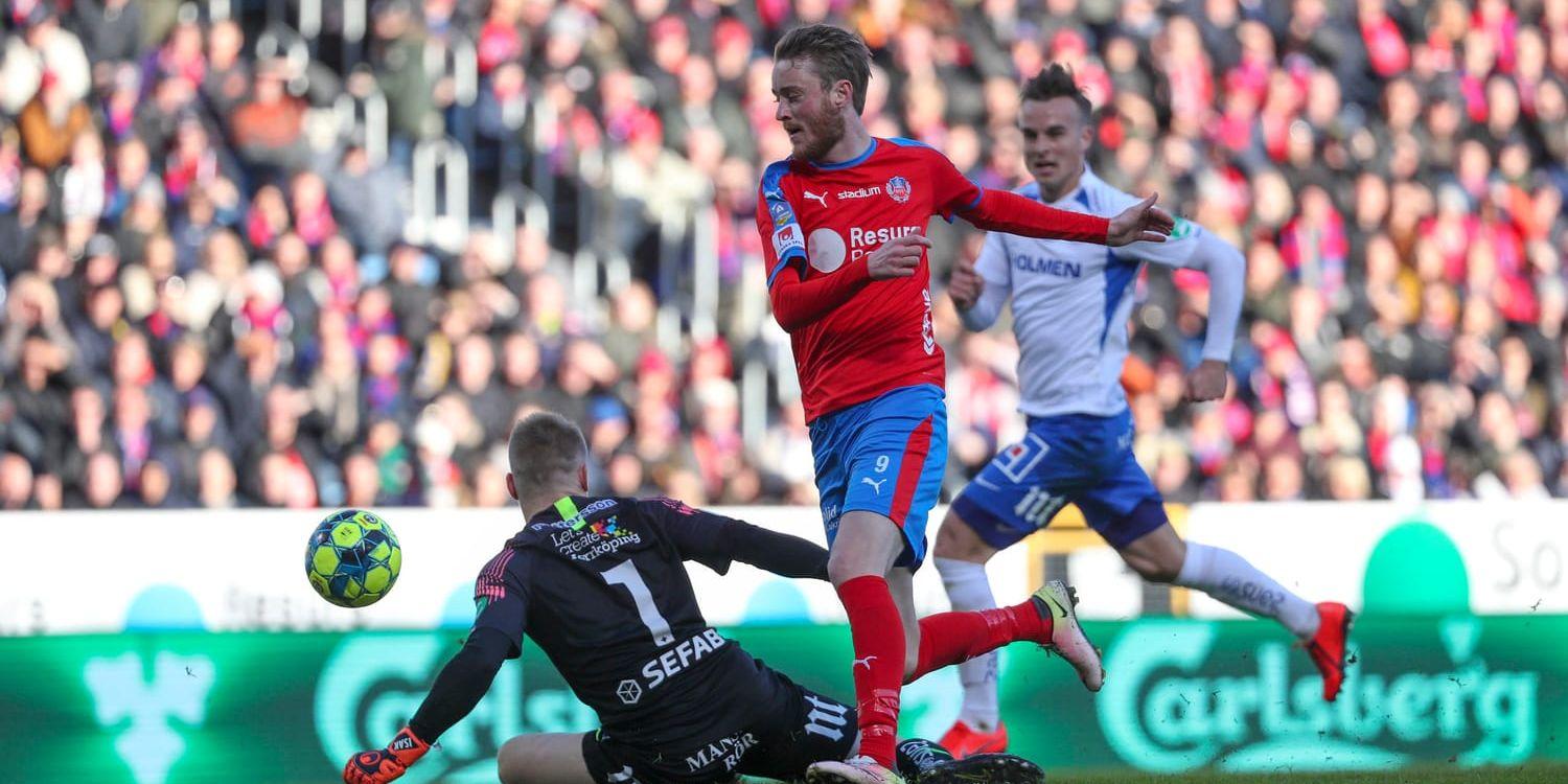 Helsingborgs Rasmus Jönsson slår in 2–1 mot IFK Norrköping.