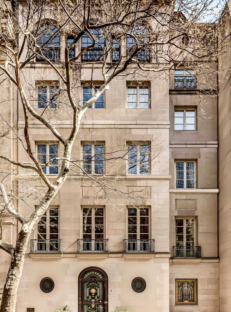 1995 unnade sig Gianni Versace ett sexvåninghus vid Central Park. Dock fick han bara njuta av det i två år innan han mördades.