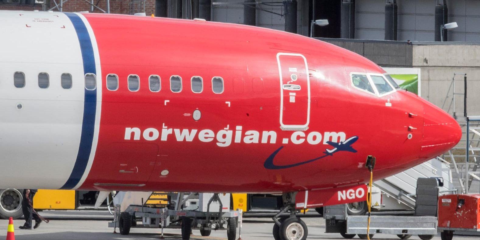 Det norska lågprisflygbolaget Norwegian lägger ned ett antal linjer samt sex baser för att minska kostnaderna. Arkivbild.
