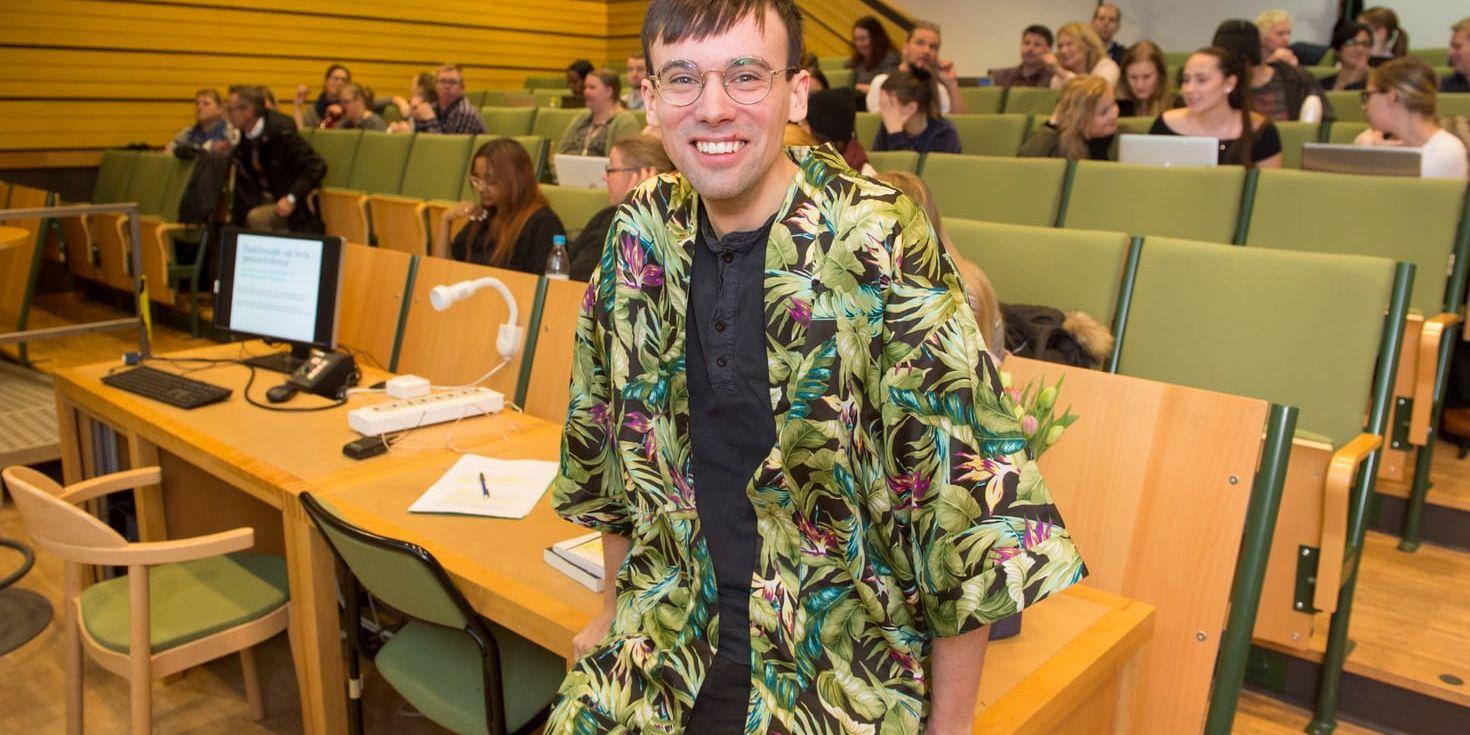 Mikael M Karlsson, doktorand i genusvetenskap vid Lunds universitet, höll en föreläsning om funktionshinder och sexualitet på Högskolan i Halmstad. Bild: Jari Välitalo