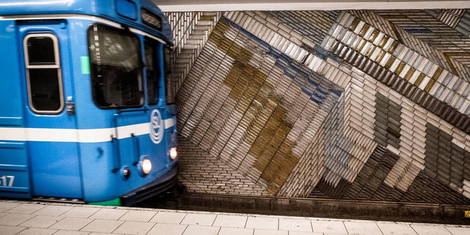 "Jag hör mamman som skriker ett djuriskt skrik och ser då att tunnelbanan åker iväg med halva barnvagnen utanför och det är det jävligaste jag sett", säger Erica Eriksson, som blev vittne till händelsen, till SVT Stockholm. Arkivbild.