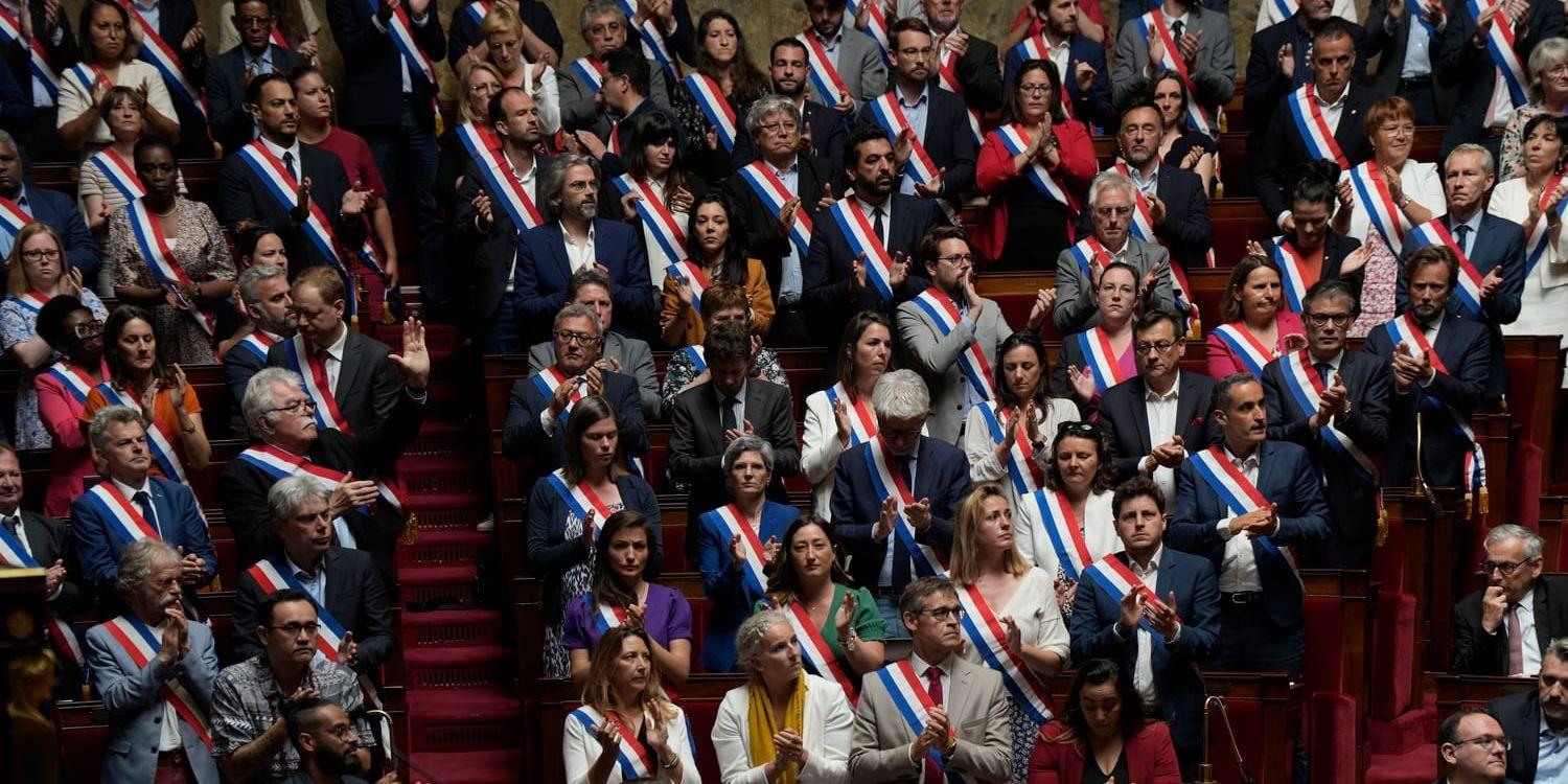 Frankrikes nationalförsamling Assemblée nationale har hållit en tyst minut med anledning av attacken i Annecy.