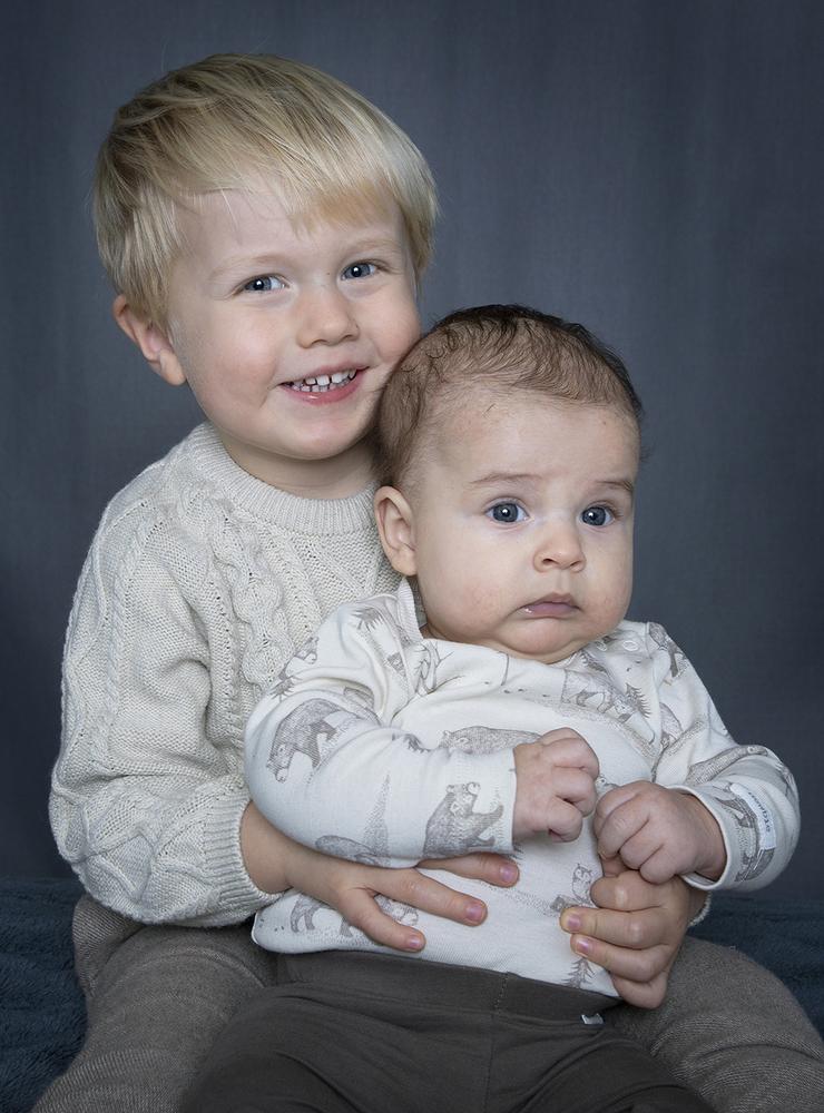 Caroline Karlsson och Kevin Engnell, Laholm fick den 29 juli en pojke som heter Love. Han vägde 3950 g och var 53 cm lång. Storebror heter Alfons.