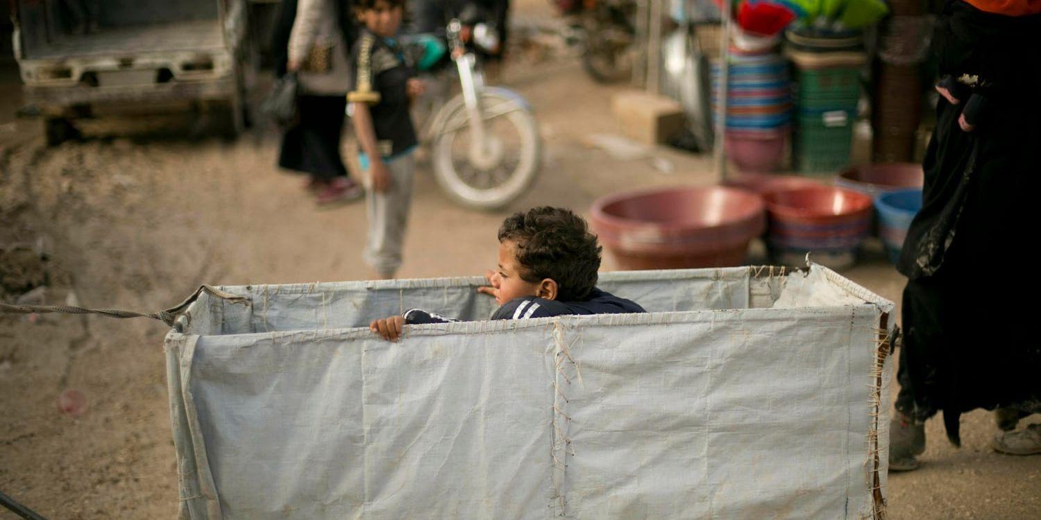Många barn sitter i lägret al-Hol i Syrien. Upp emot ett 80-tal av dem är svenskar. Arkivbild.