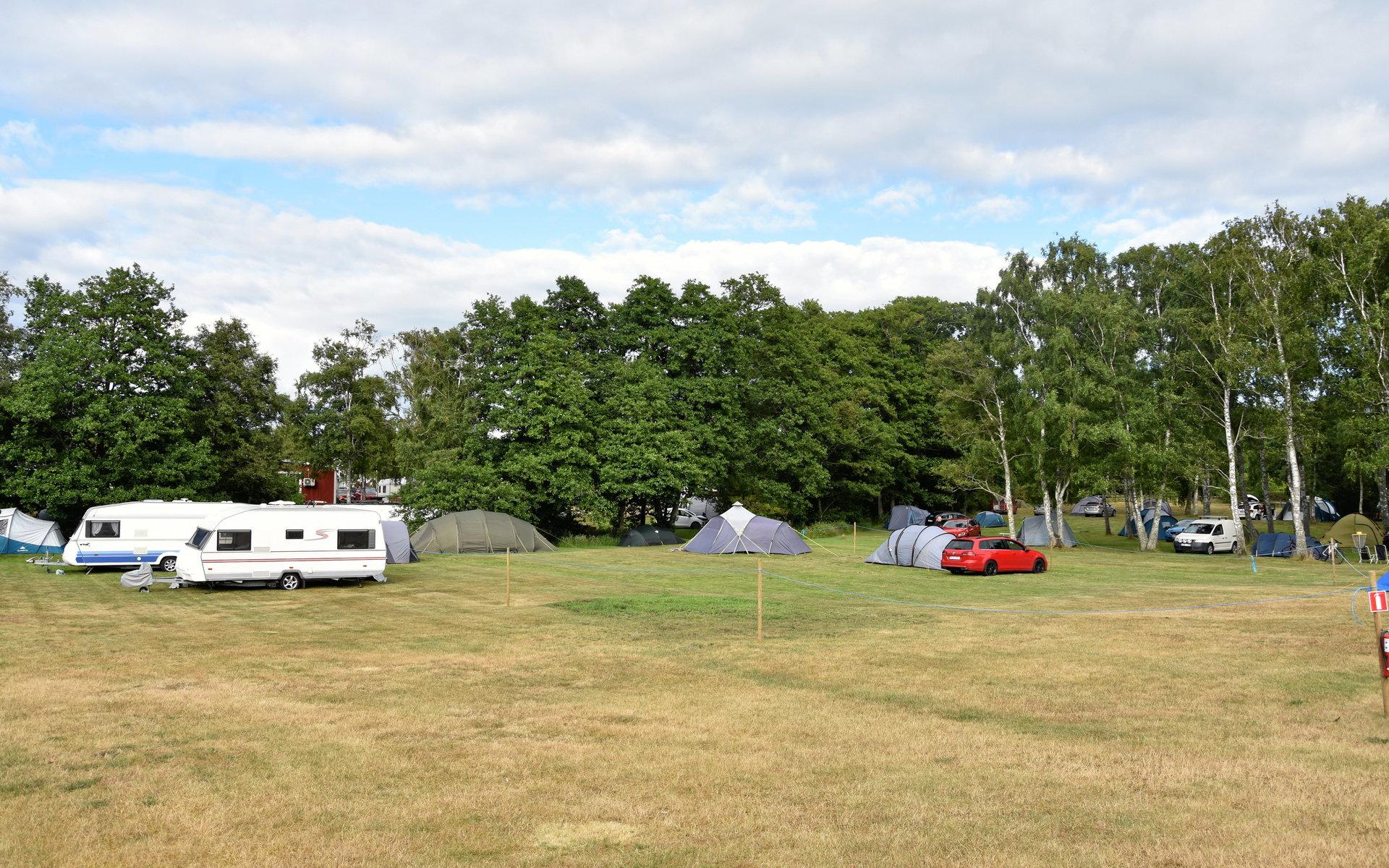 Många av festivalens besökare bor på den tillhörande campingen. 