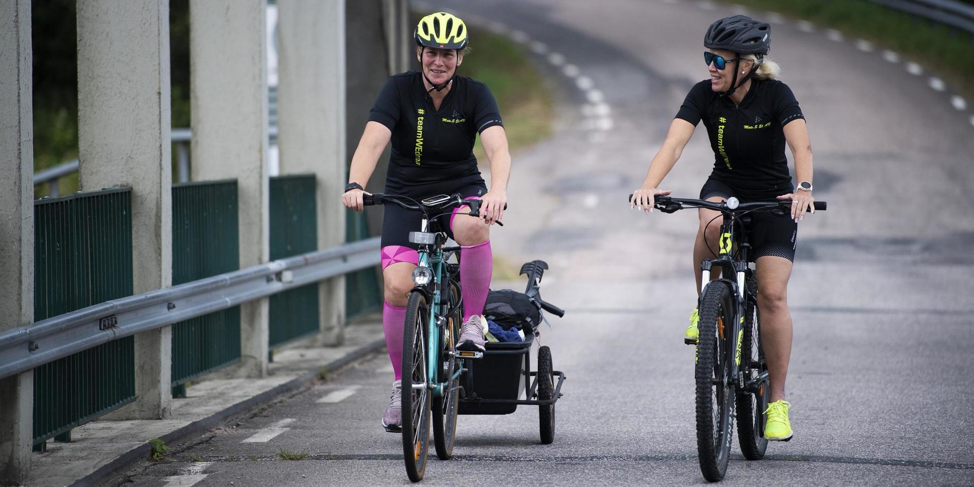 Kristina Kamstedt och Anna Larsson cyklade med Adam, både som sällskap och som serviceteam.